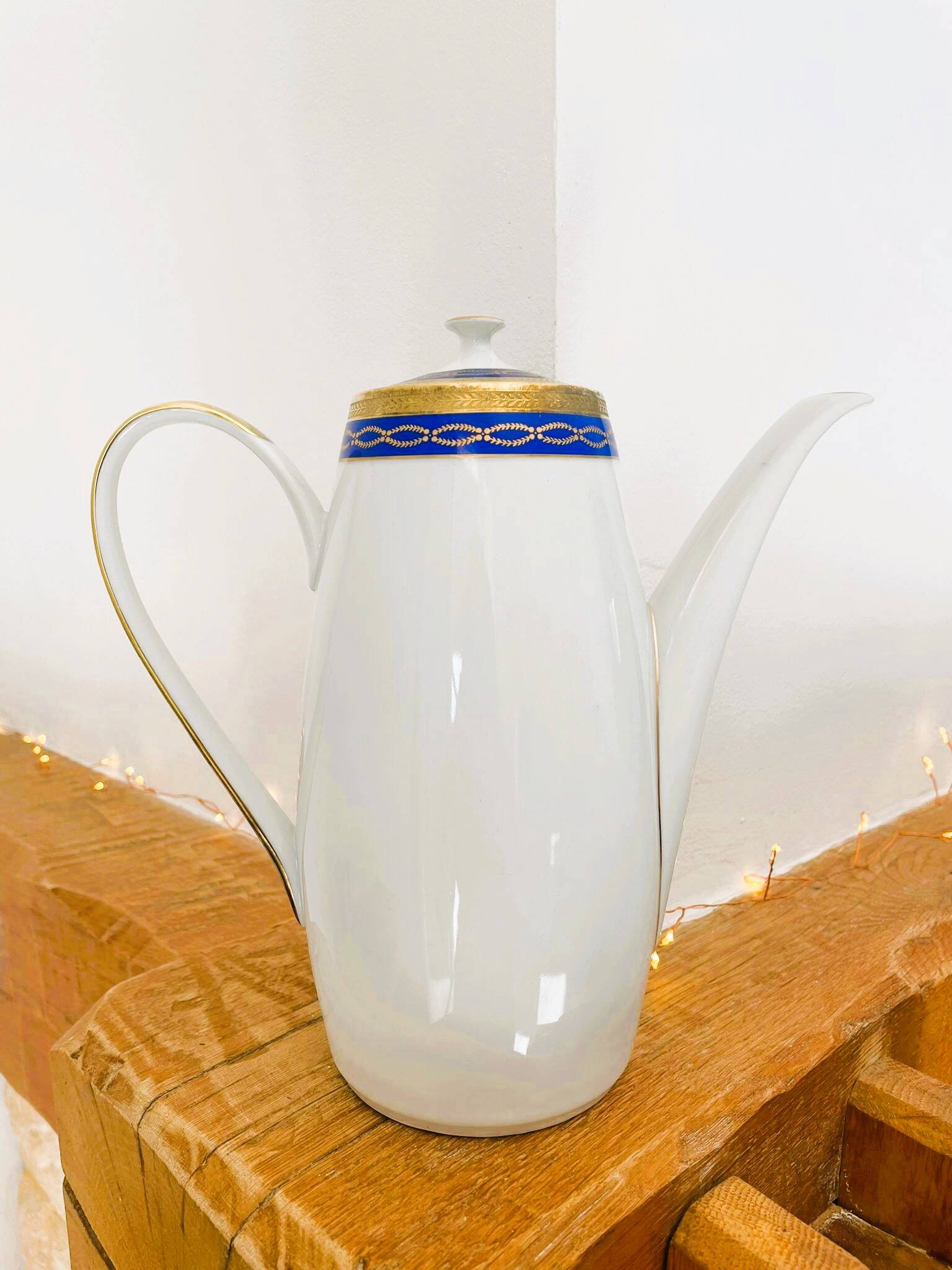 Porcelain teapot / Czech Republic