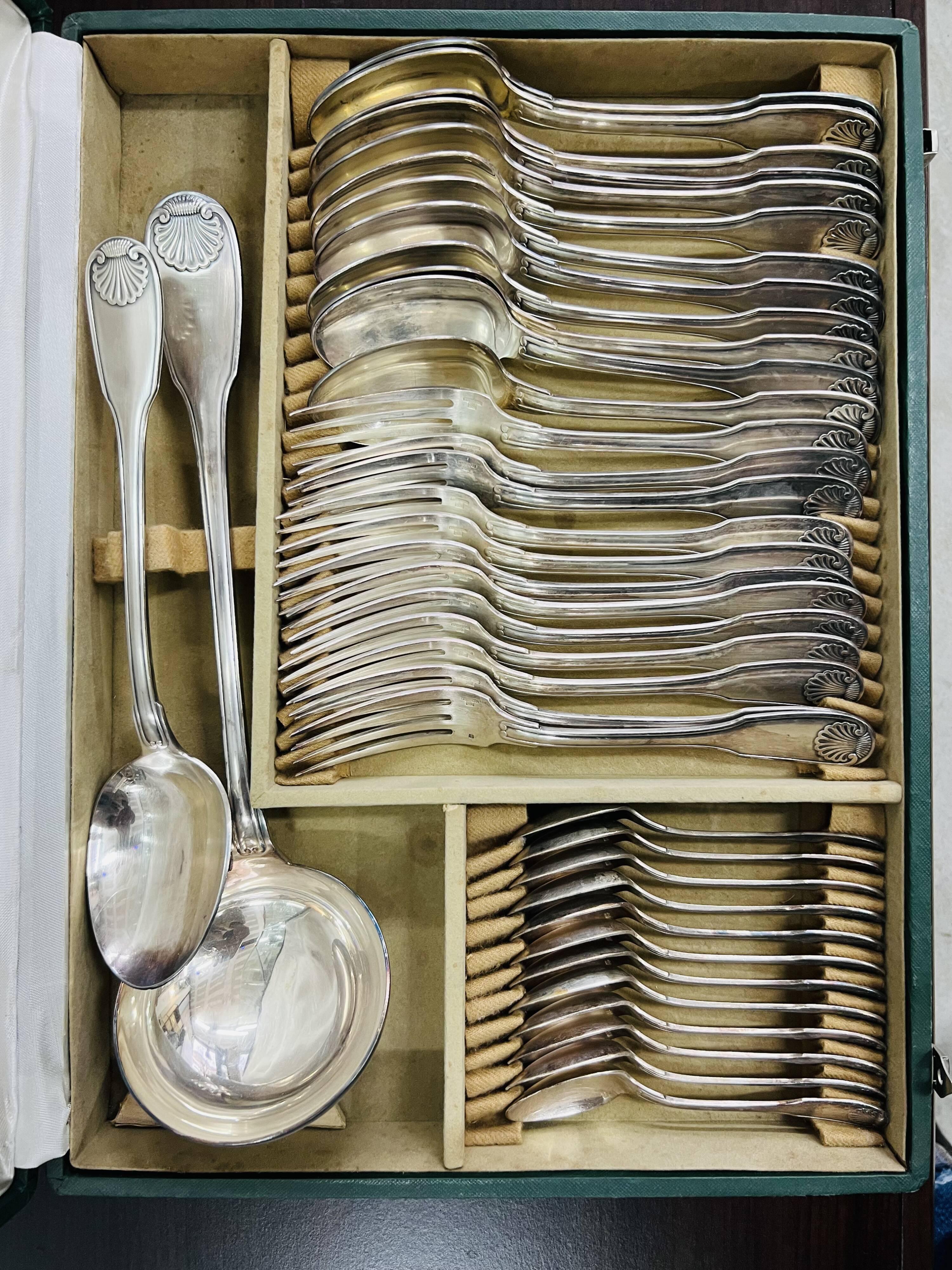 Silver metal housewife comprising 38 christofle pieces, model vendome coquille