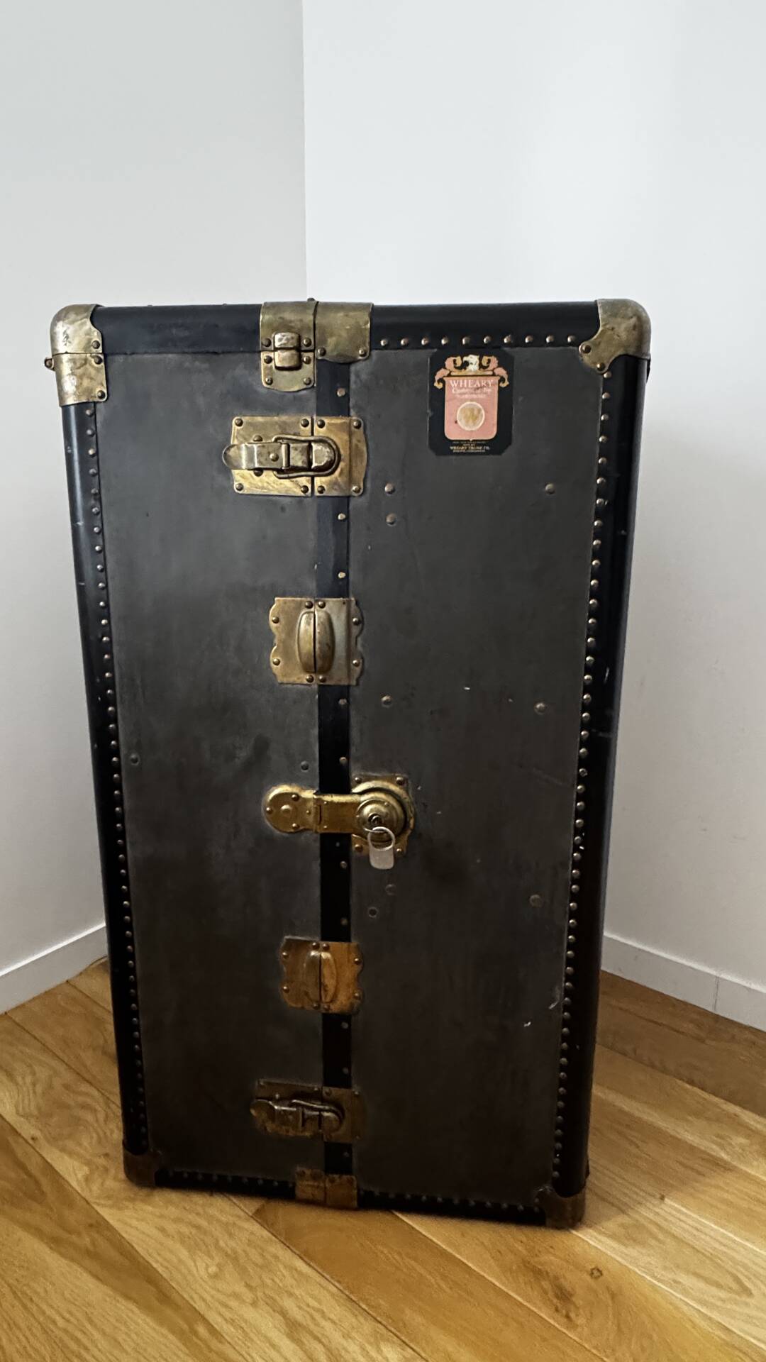 Wheary American travel trunk – 1920s