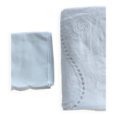 Old tablecloth and 12 napkins, table linen
