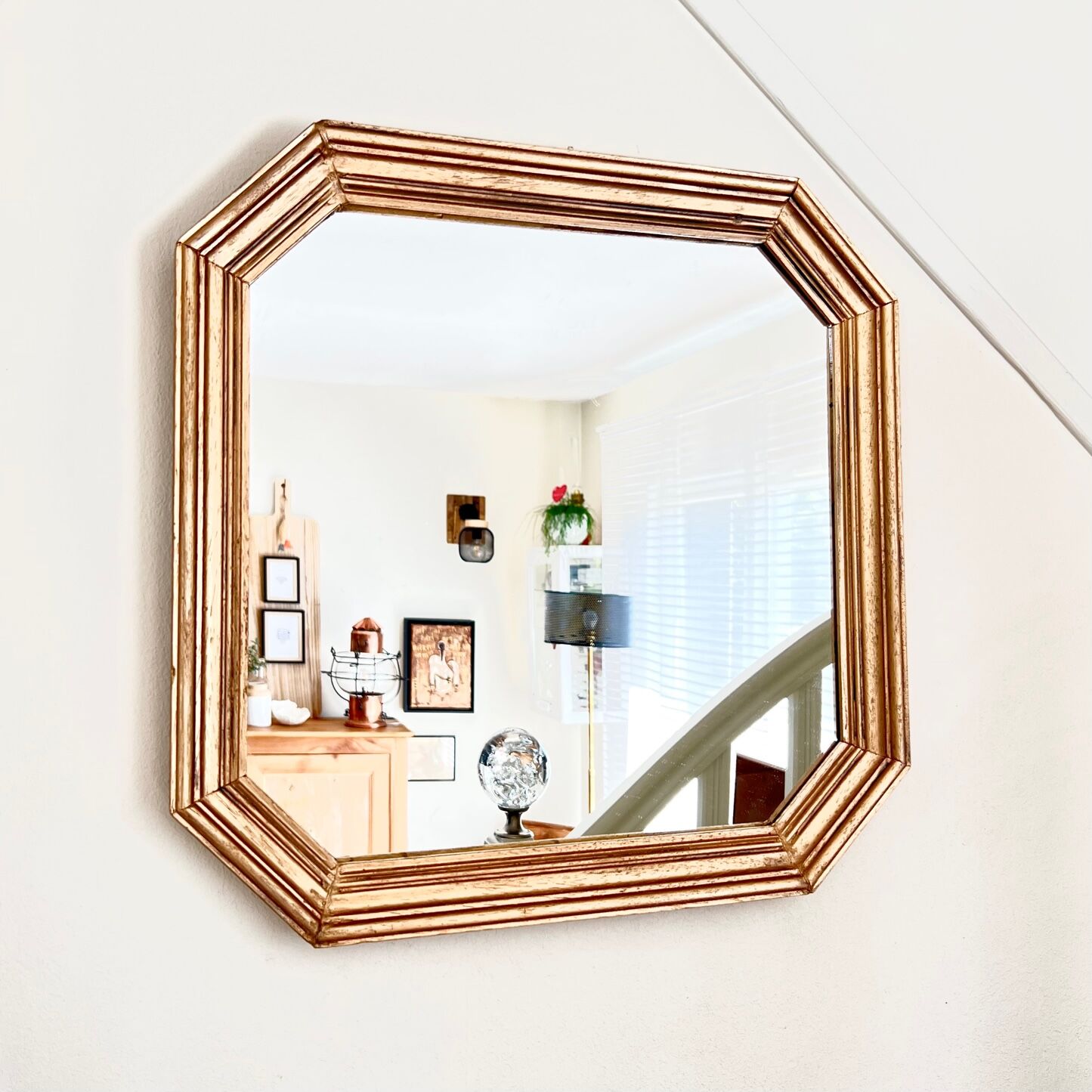 Octagonal golden mirror