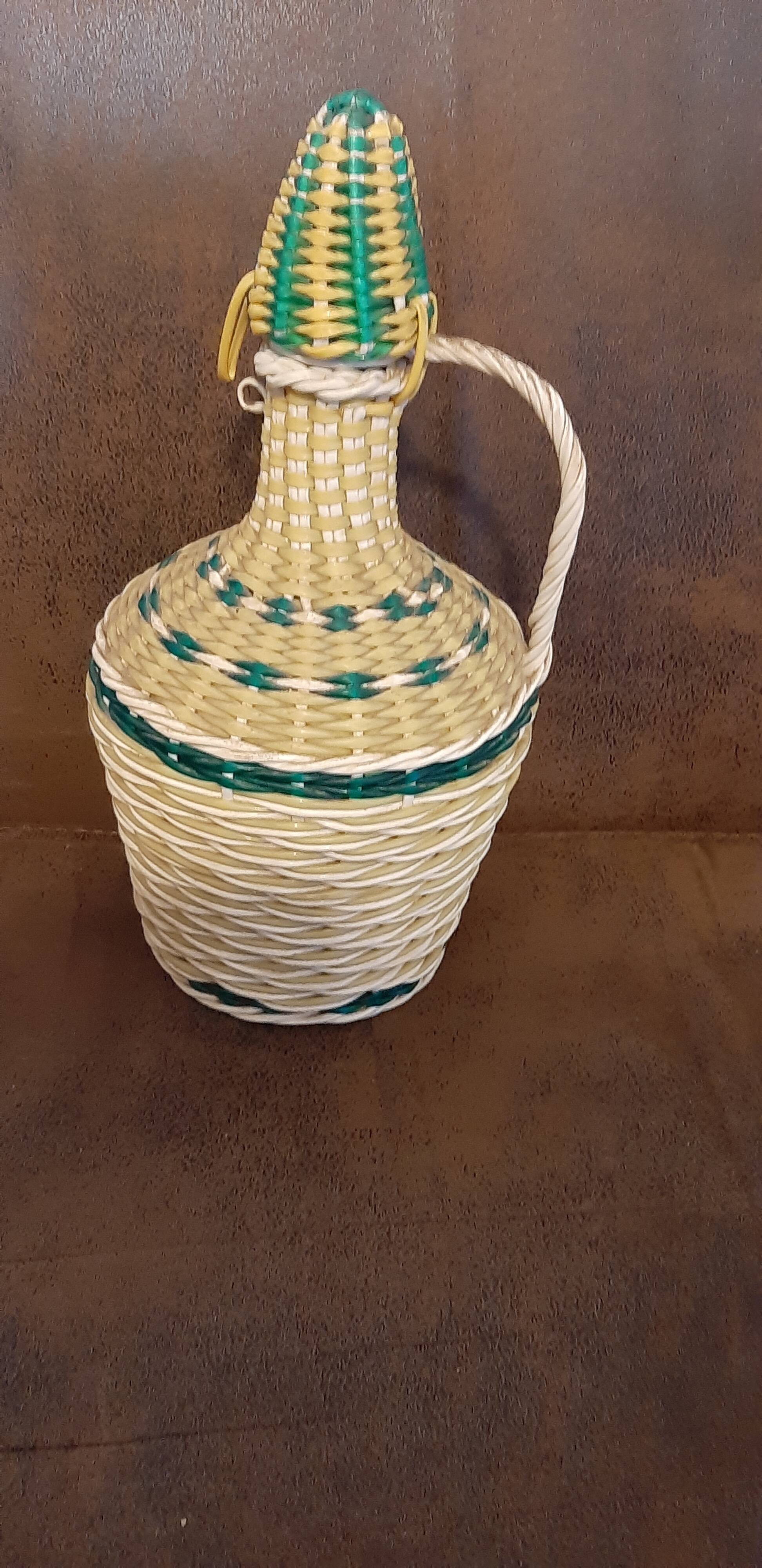 Pretty scoubidou bottle