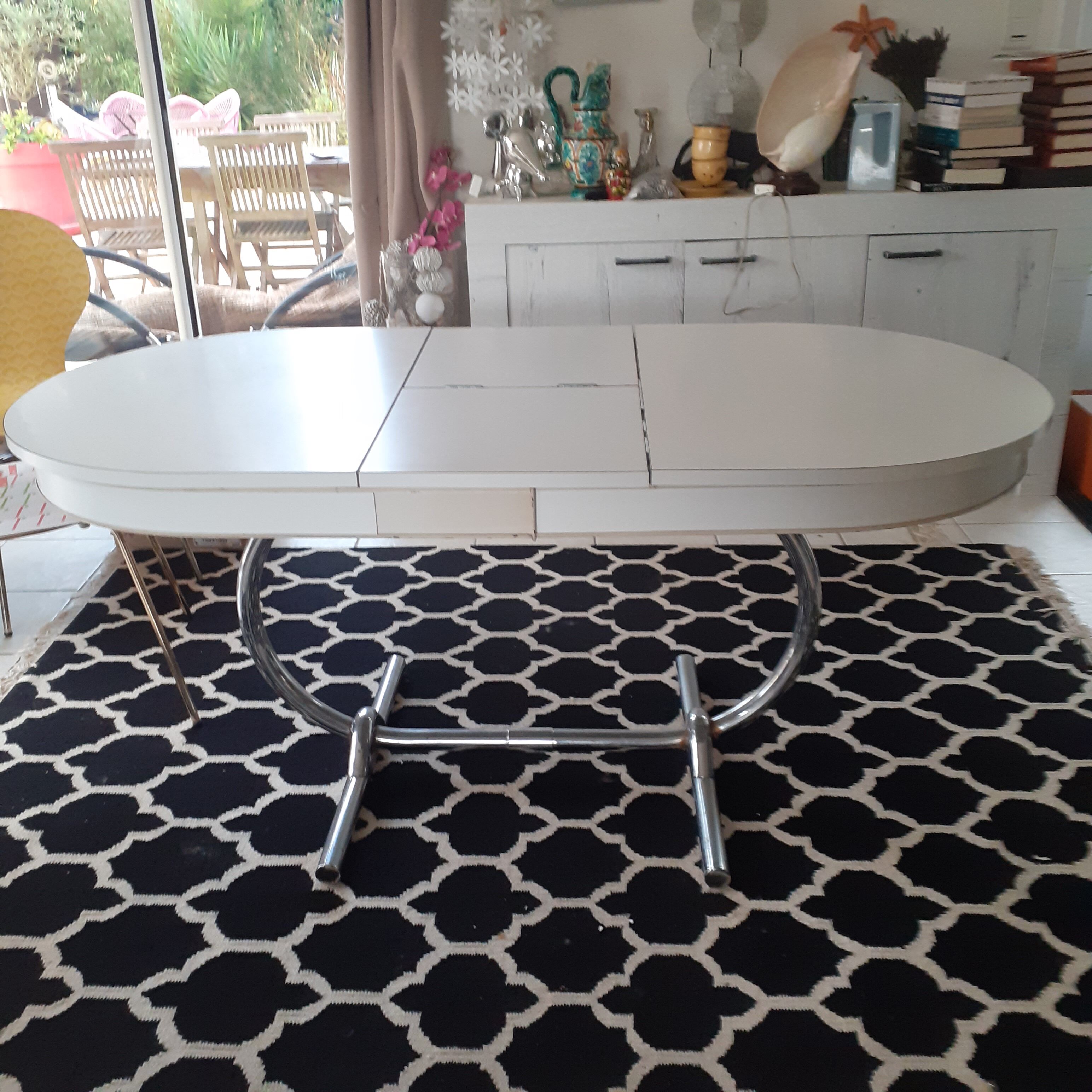 Italian table in white formica and chrome legs