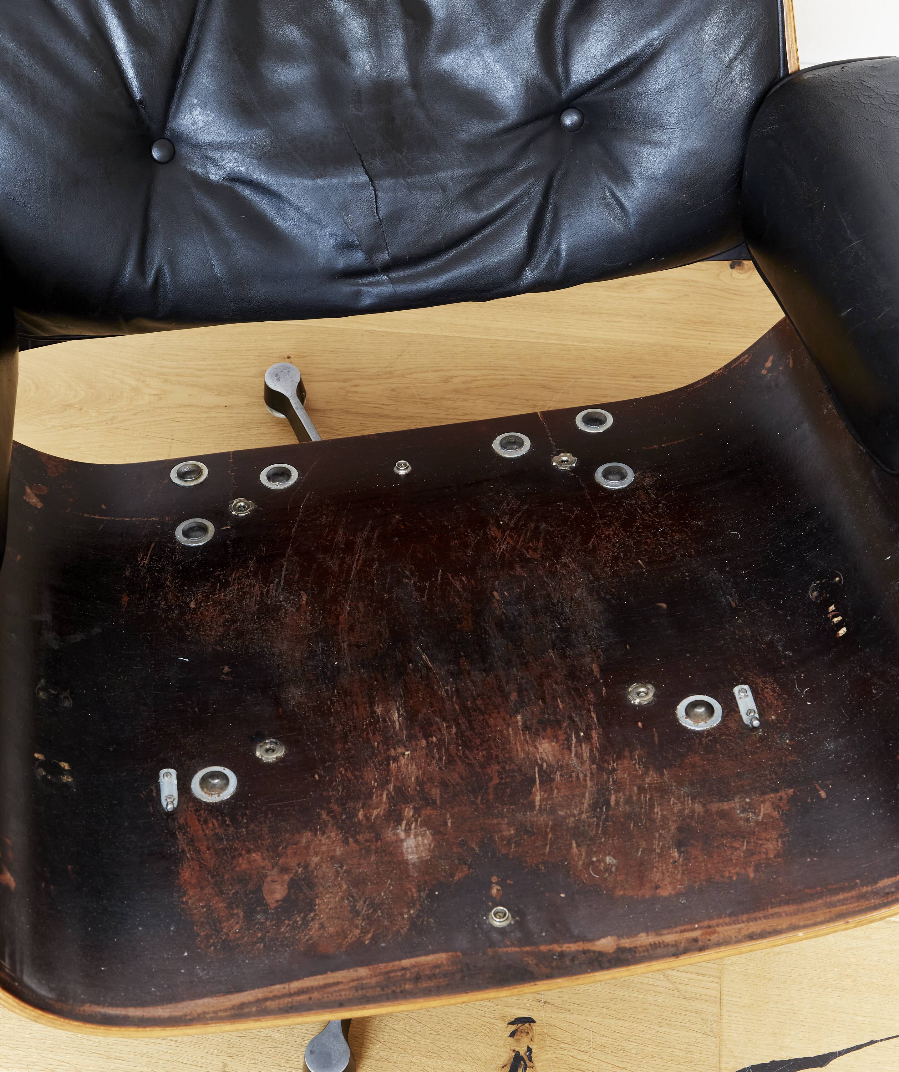 Fauteuil et pouf Charles & Ray Eames pour Herman Miller