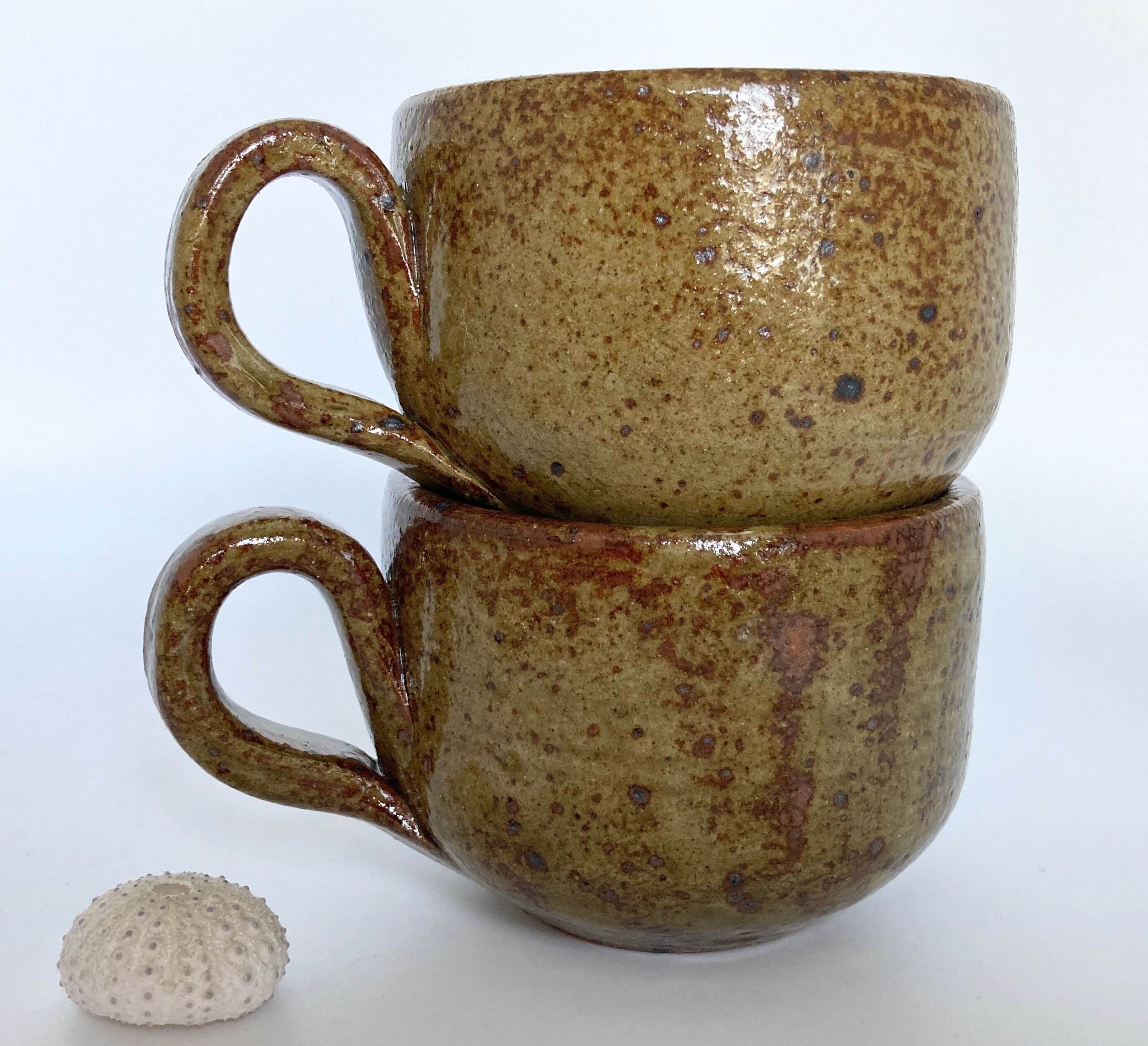 Pair of mugs in sandstone
