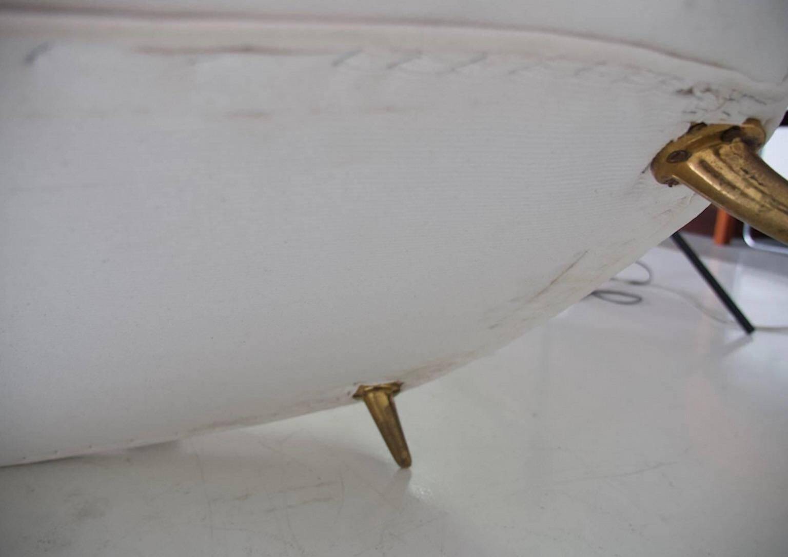 Grey velvet sofa by Guglielmo Veronesi for ISA, circa 1950.