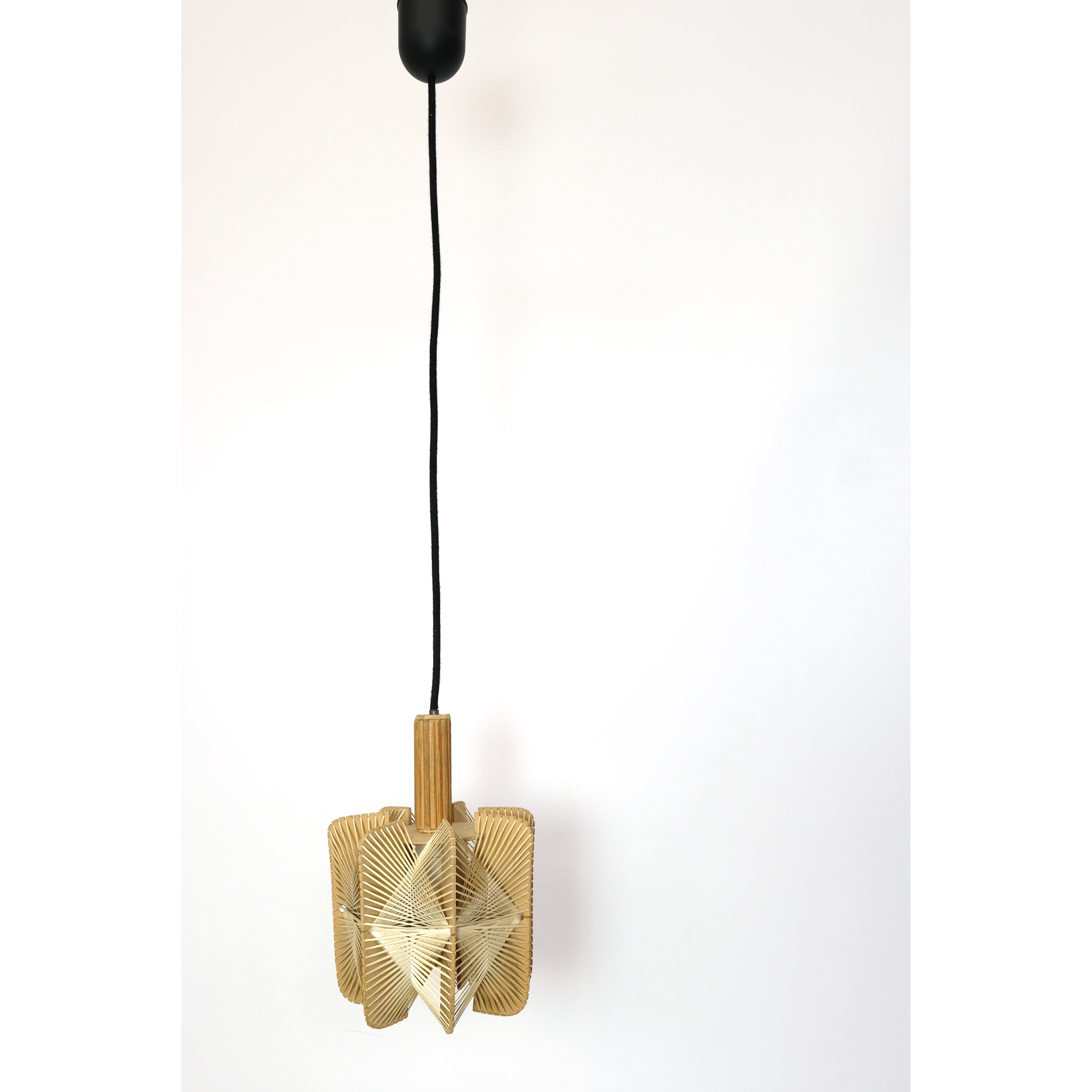 Hanging lamp in wood and threads of the 70
