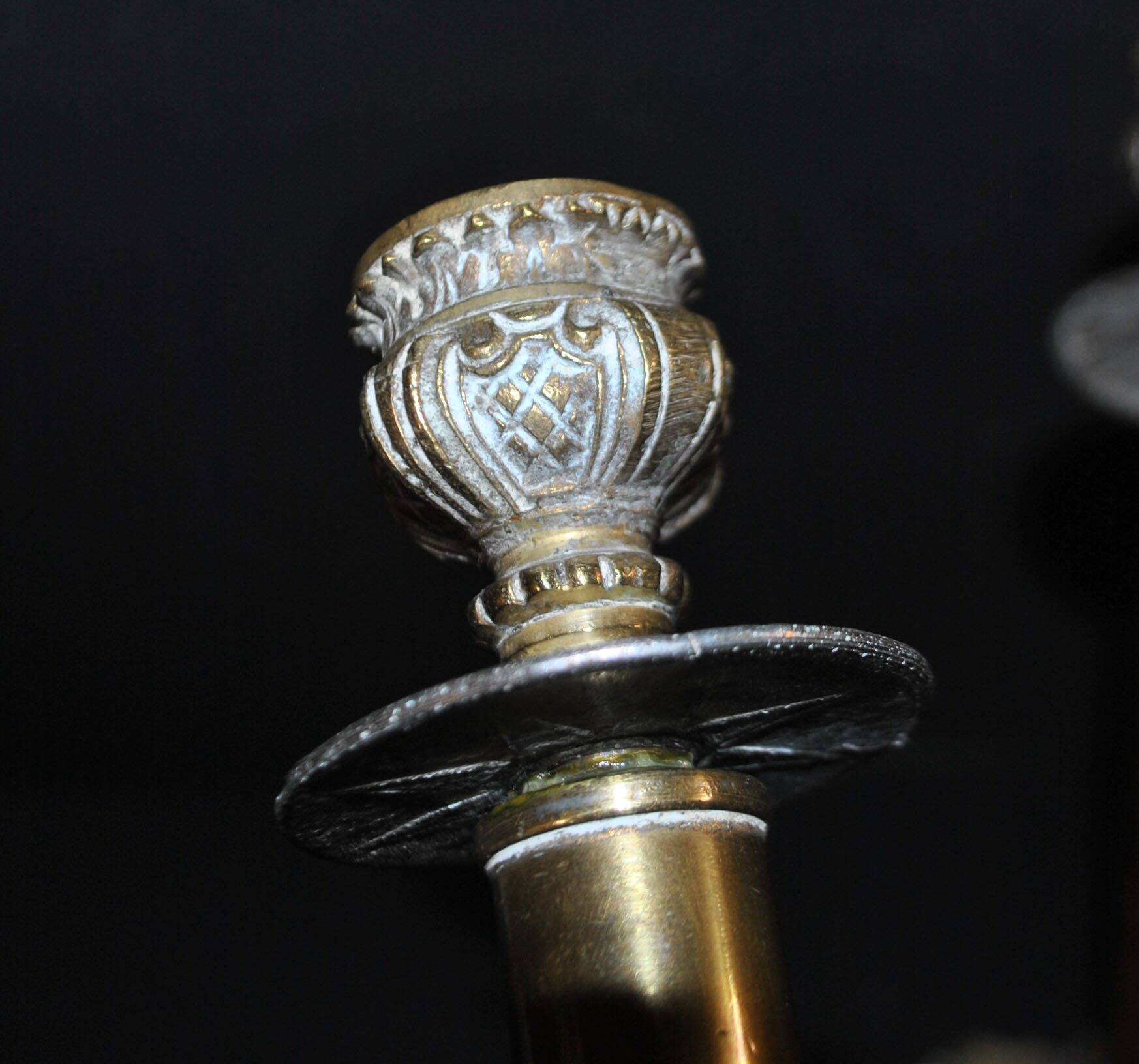 Lot of 2 antique brass and gilded bronze candle holders with acanthus decoration.