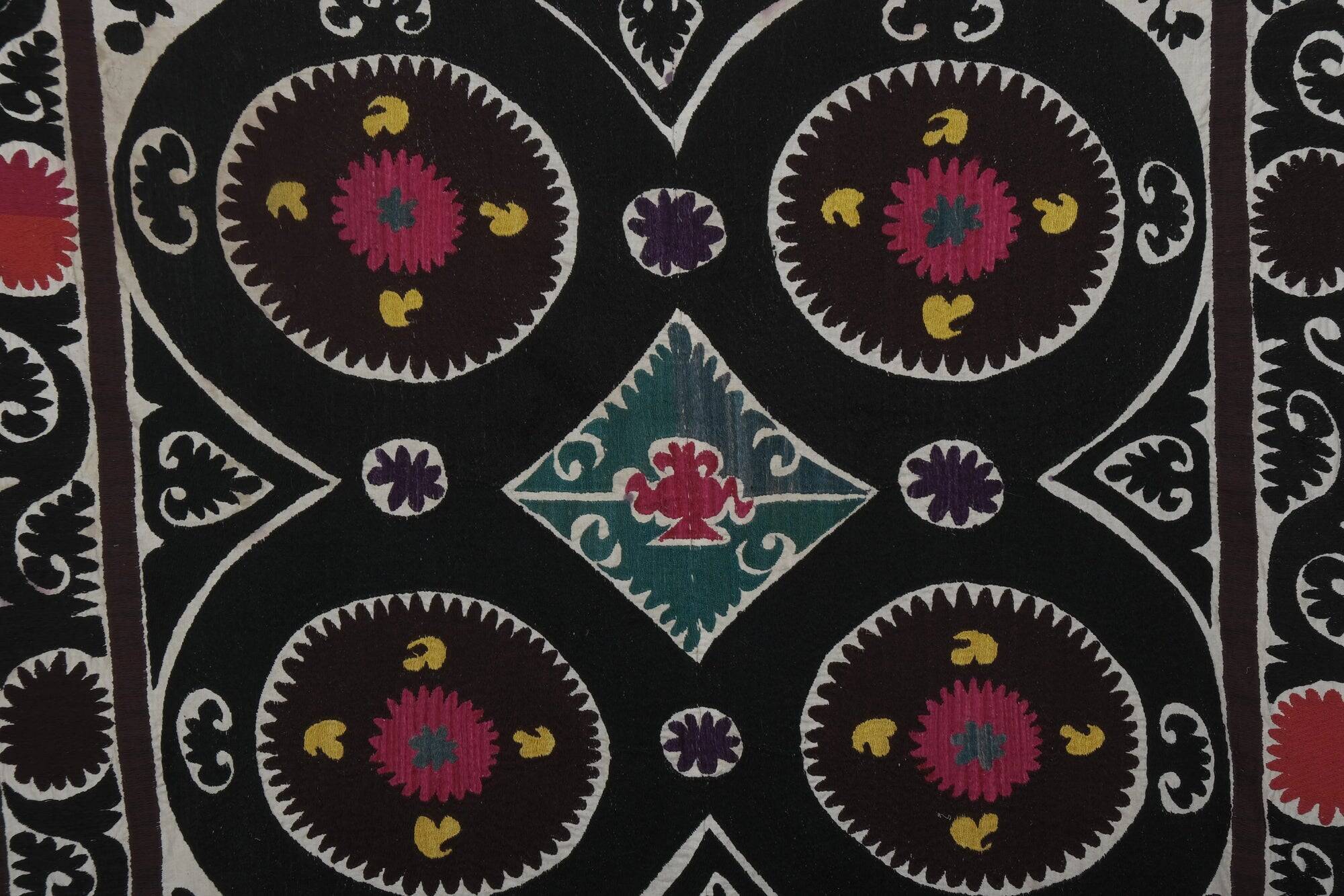Vintage hand-embroidered tablecloth 160x165 cm