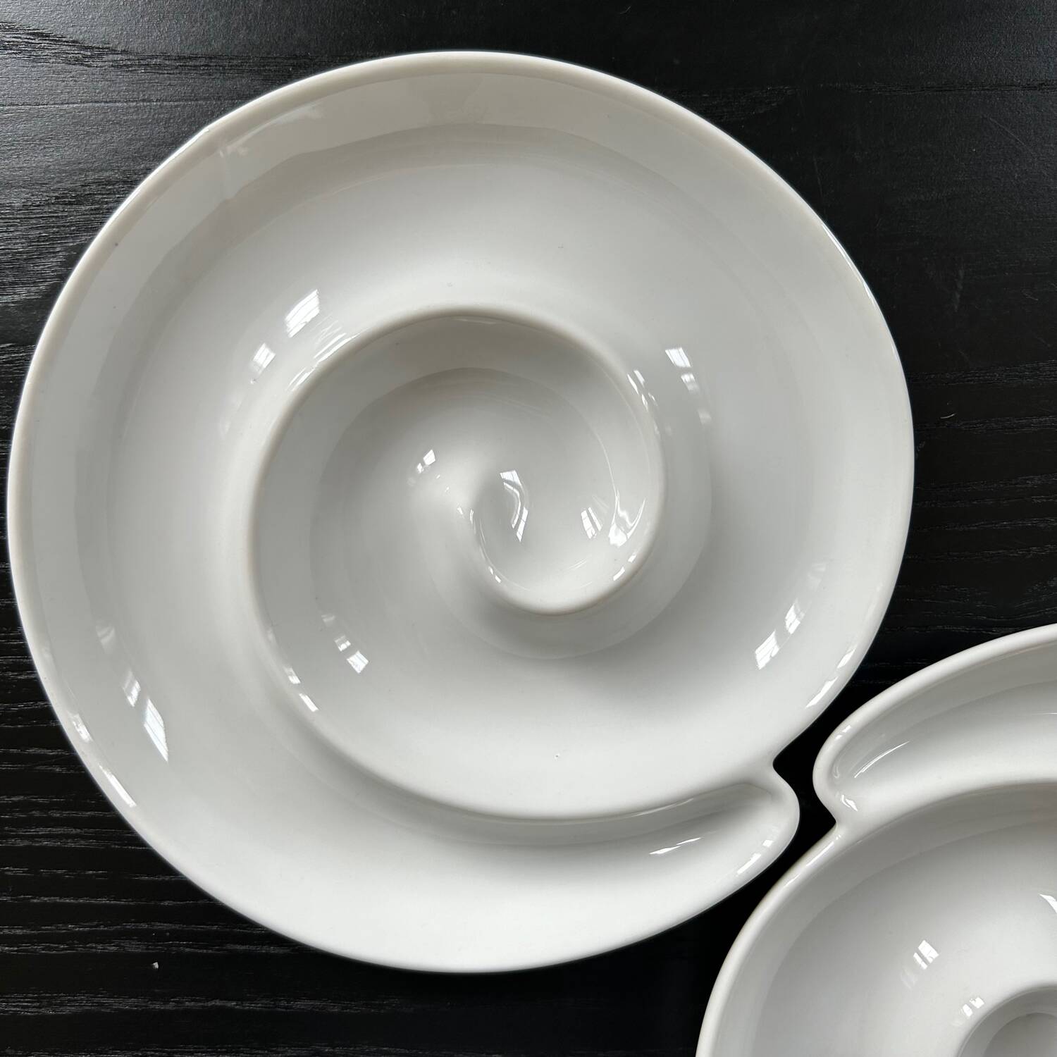 Duo of spiral dishes