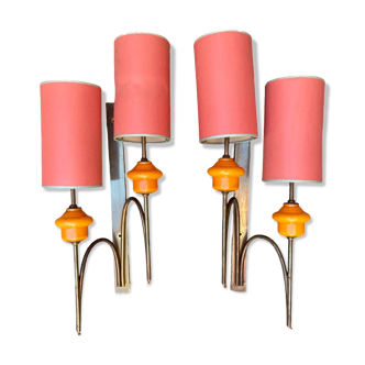 Grande paire d’appliques murale en laiton et opaline orange