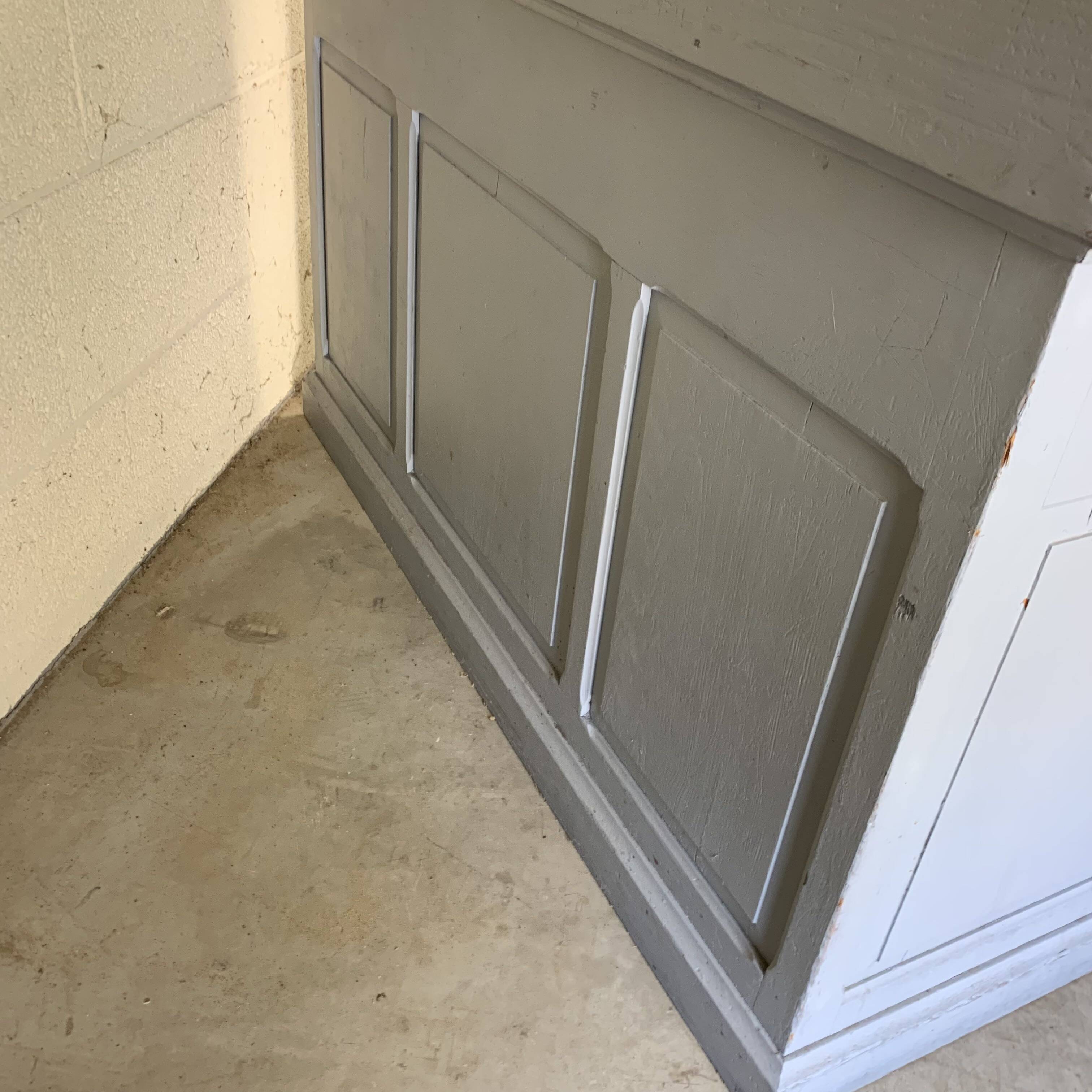 Pedestal desk or counter