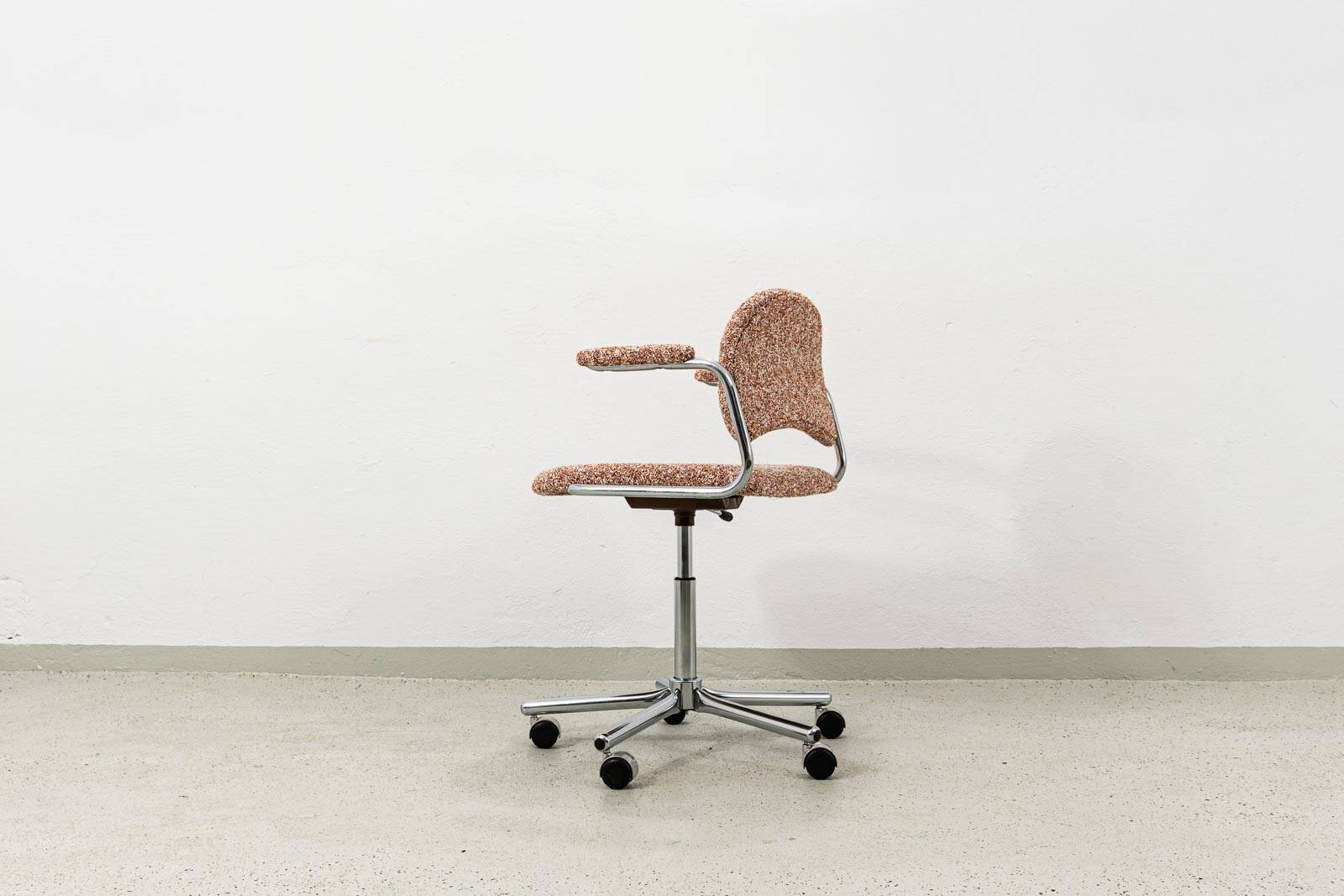 Chaise de bureau vintage de Kovona en tissu Kvadrat, années 1990.