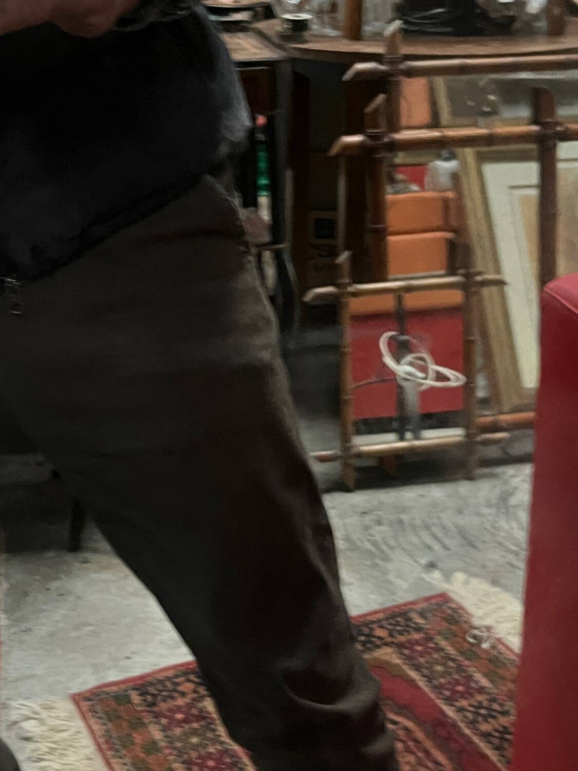 Large antique gilt mirror with scroll and shell decoration, 144 cm