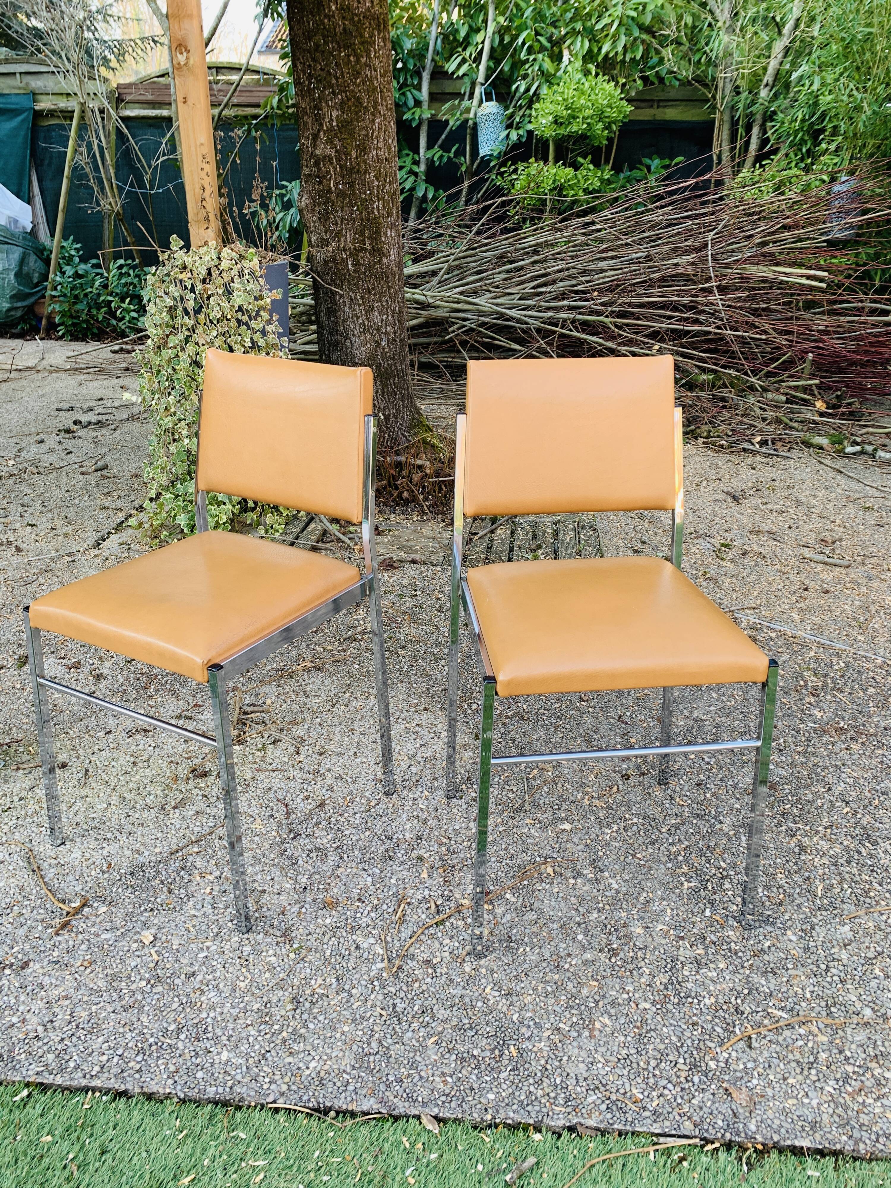 Paire de chaises années 70 cuir & vinyle