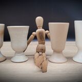 Set 4 mismatched beige cups