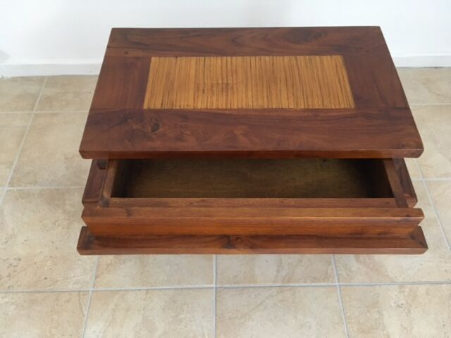 Table basse en bois exotiques et précieux