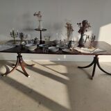 English dining room table in mahogany veneer late nineteenth with two extensions (from 1m80 to 2m80)