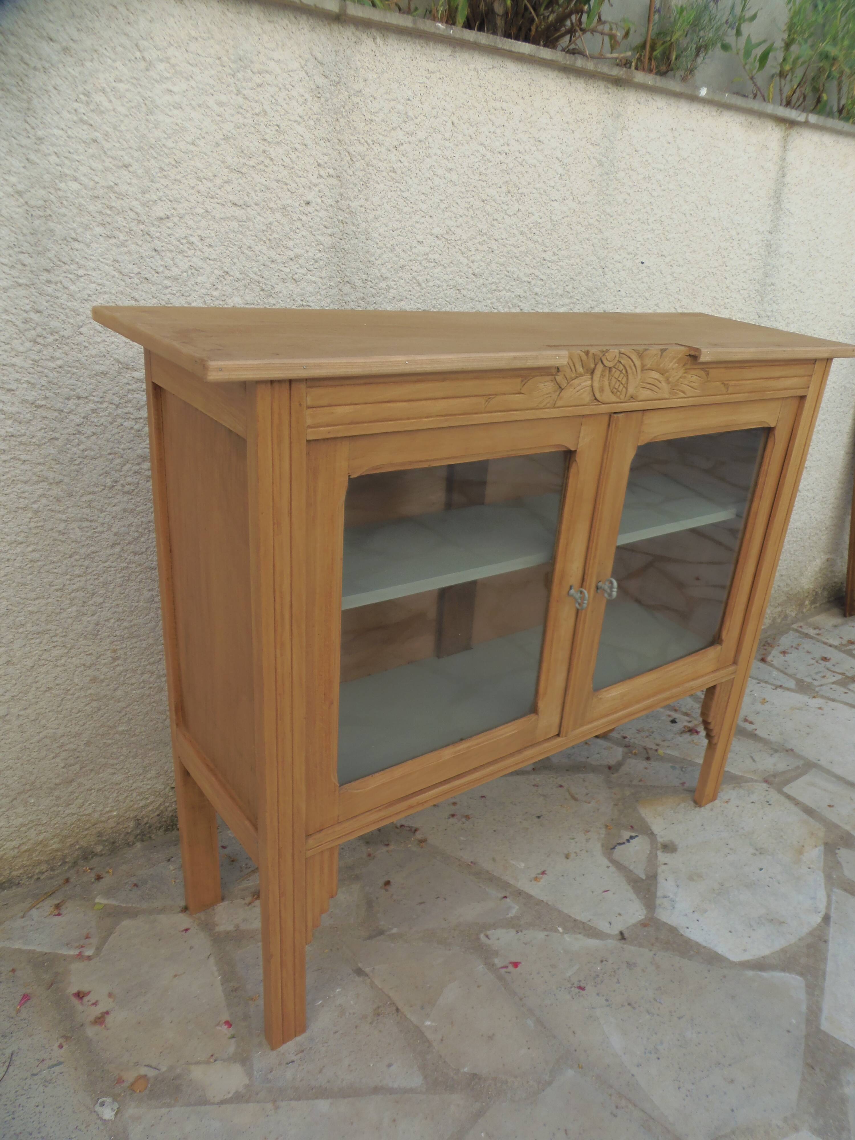 Art Deco sideboard in wood, with 2 glass doors.