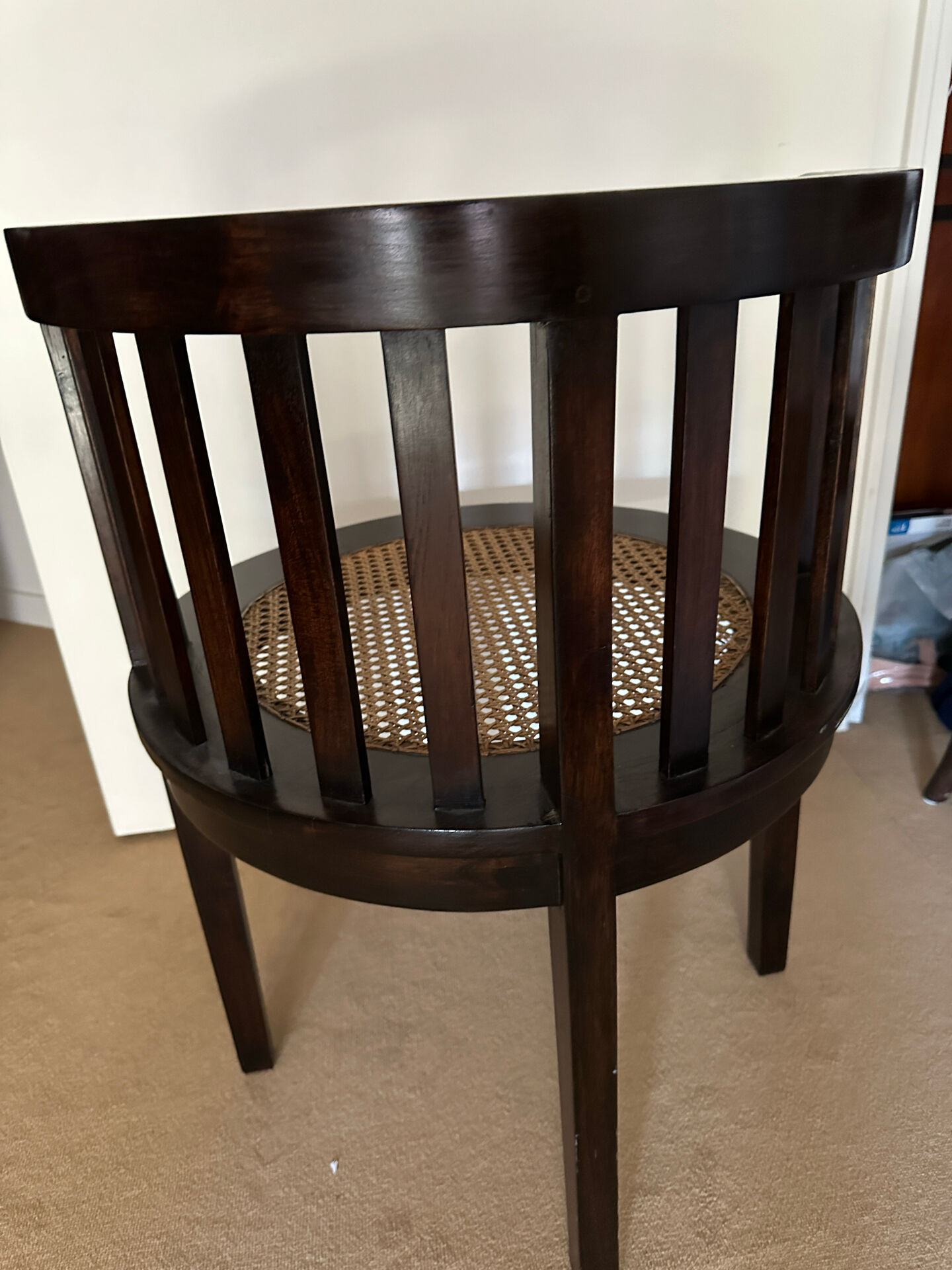 Wenge wood dining table and its 4 chairs.