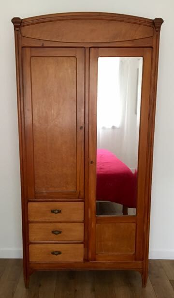 Armoire parisienne vintage