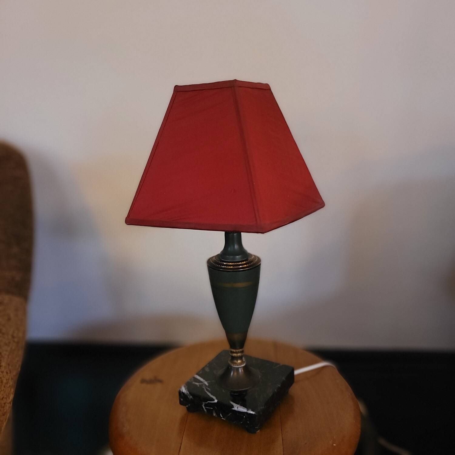 Vintage 1960s lamp – black veined marble and decorated metal