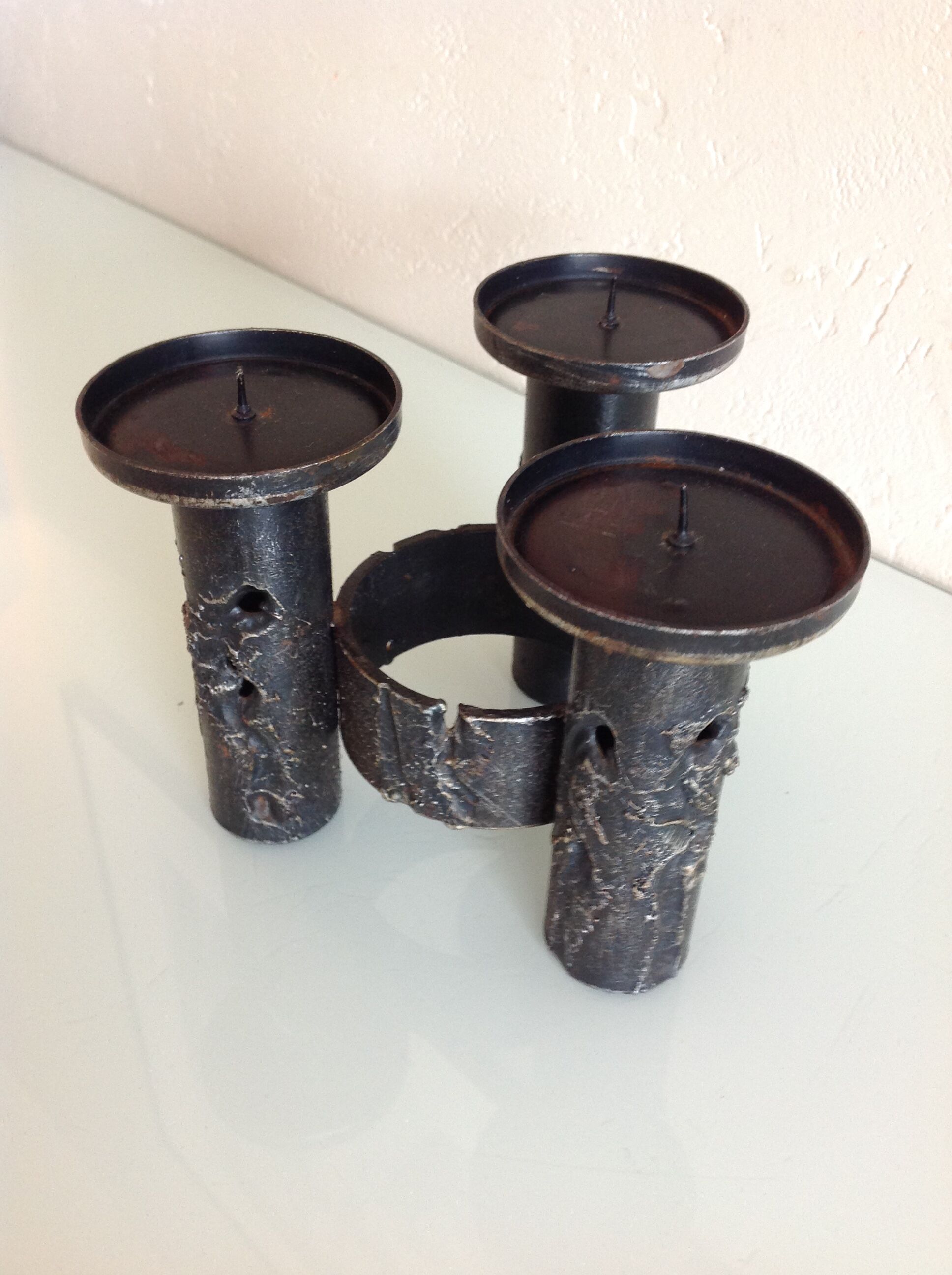 Brutalist candle holder tripod in black metal / vintage 60s-70s