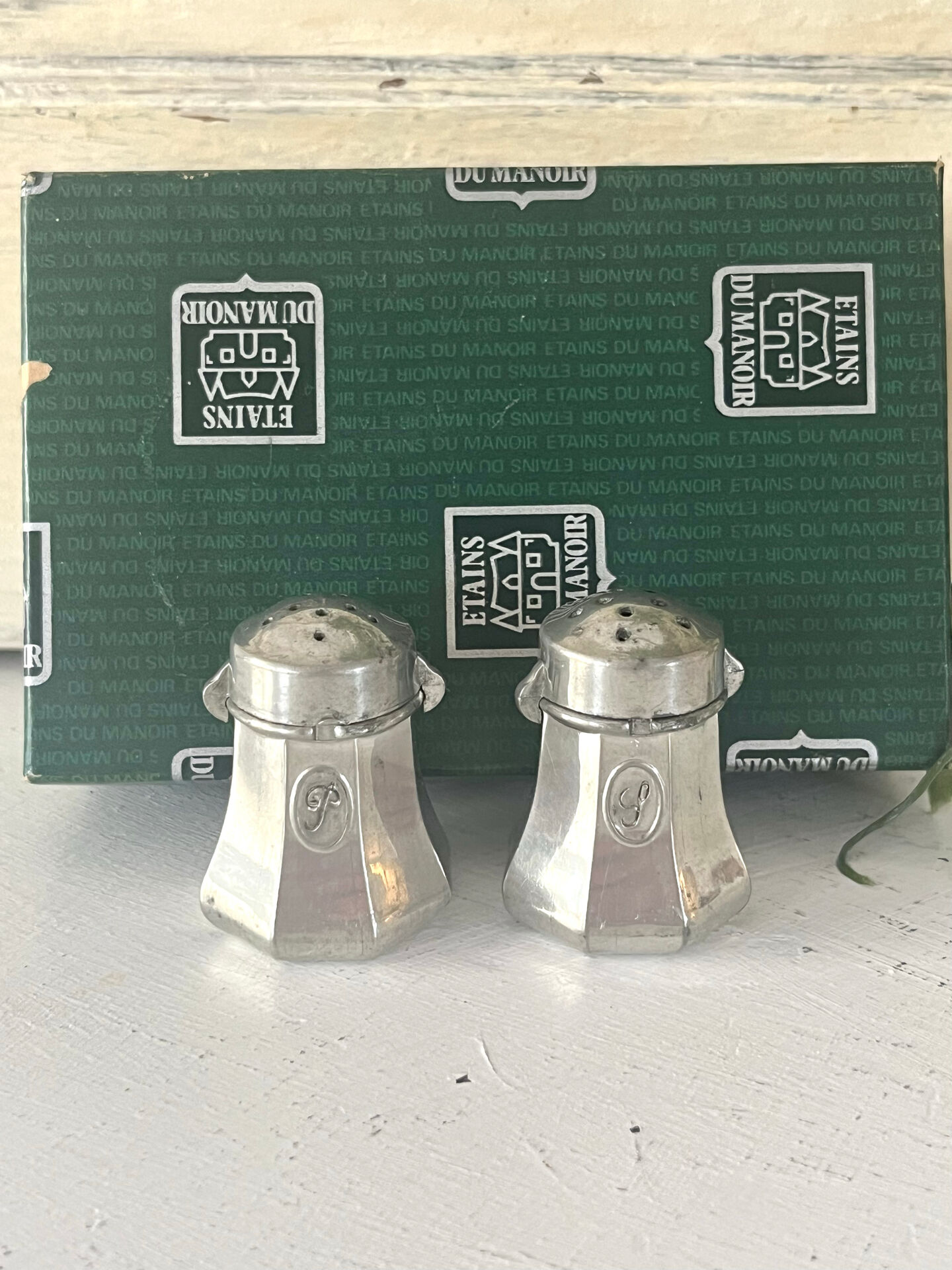 French pewter salt and pepper shakers set Etains du Manoir with origin