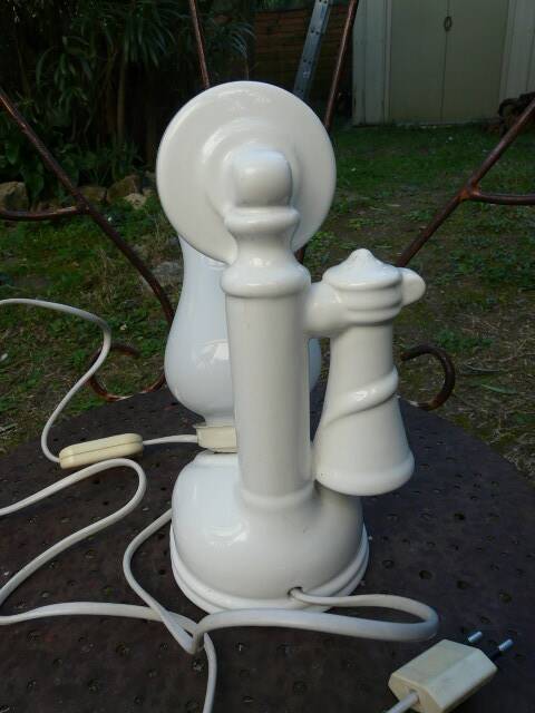 "Telephone" lamp in white ceramic and opaline from the 1970s.