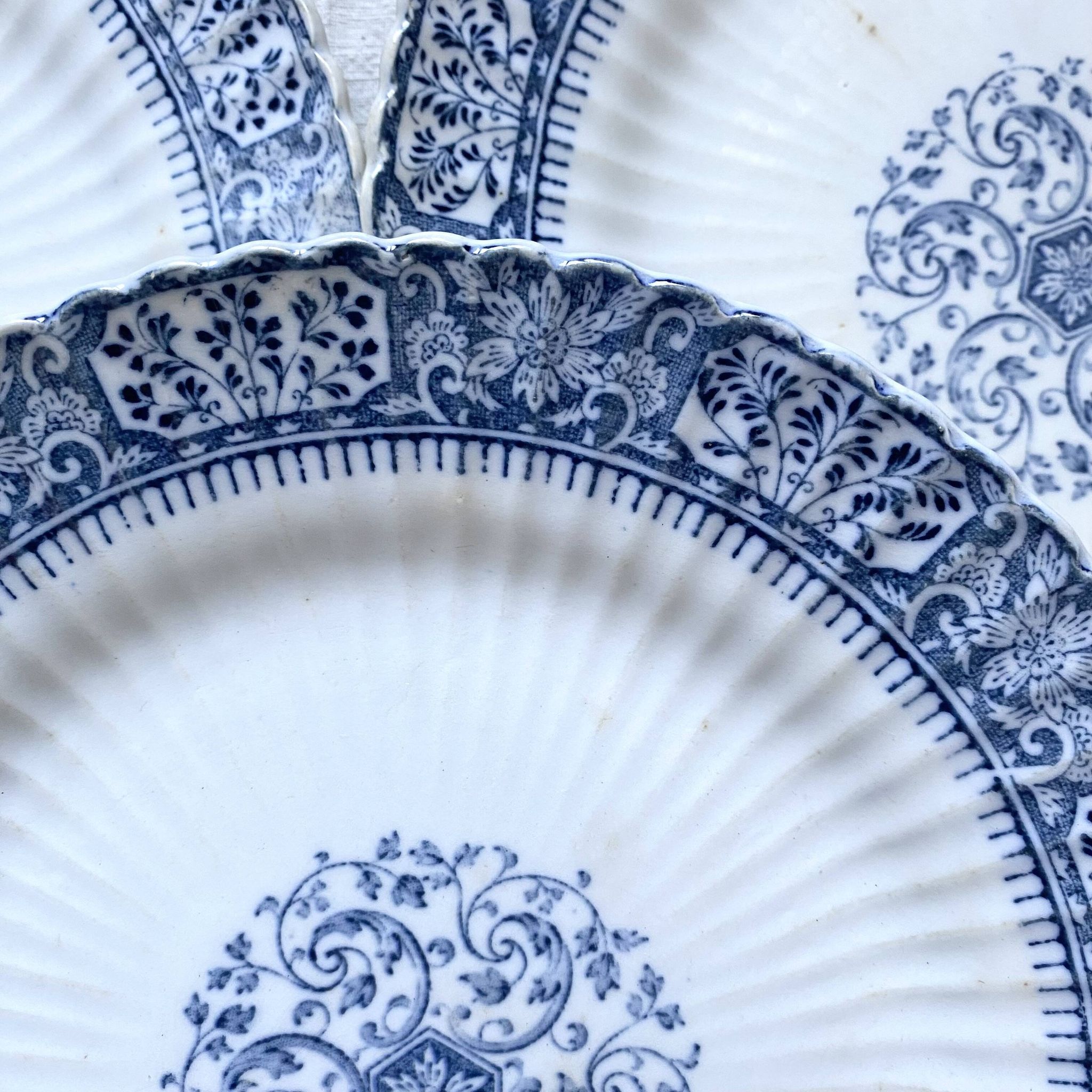 Sarreguemines ironstone dessert plates, "Embroidery" model