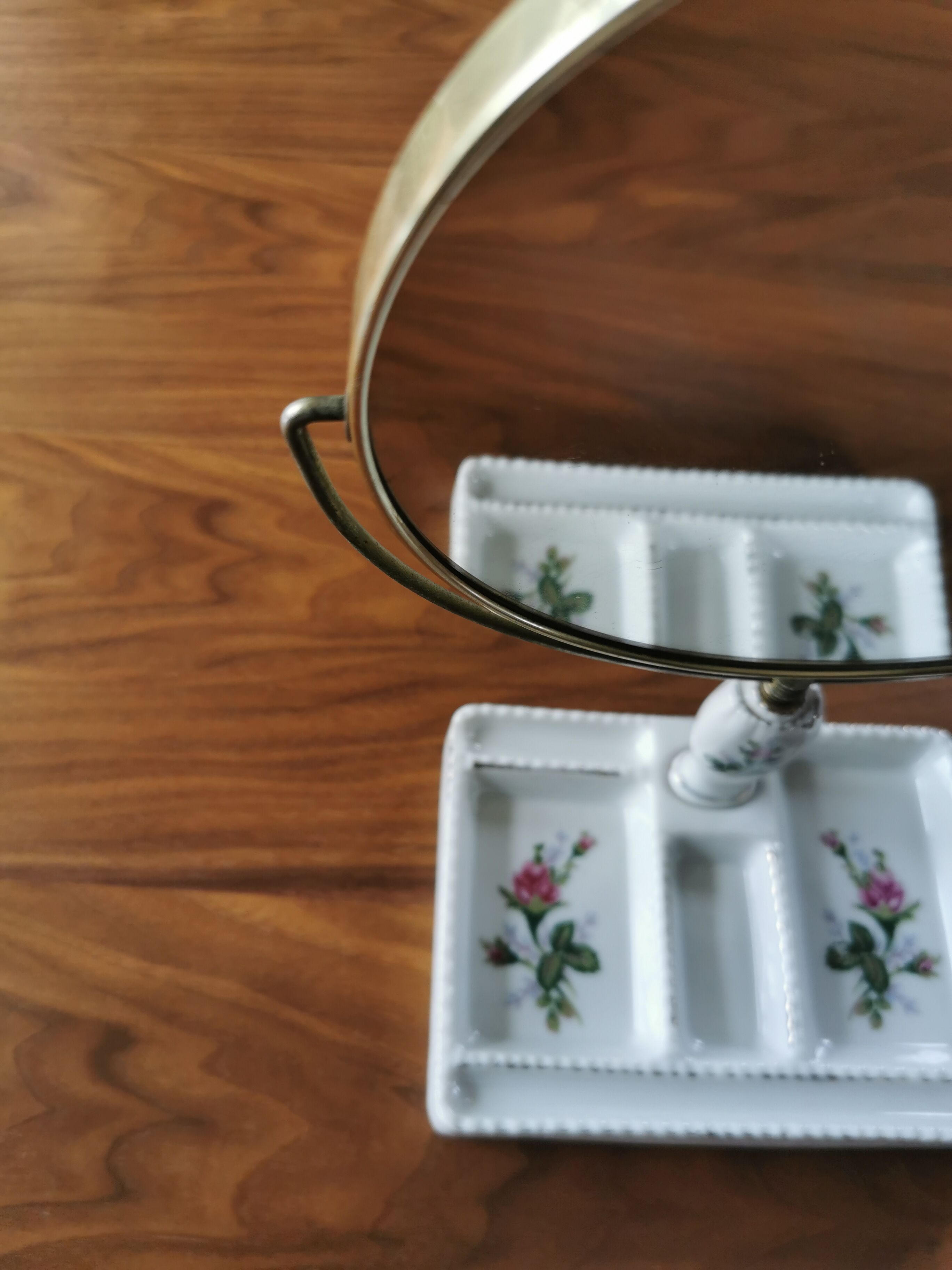 Table mirror with porcelain base for jewelry