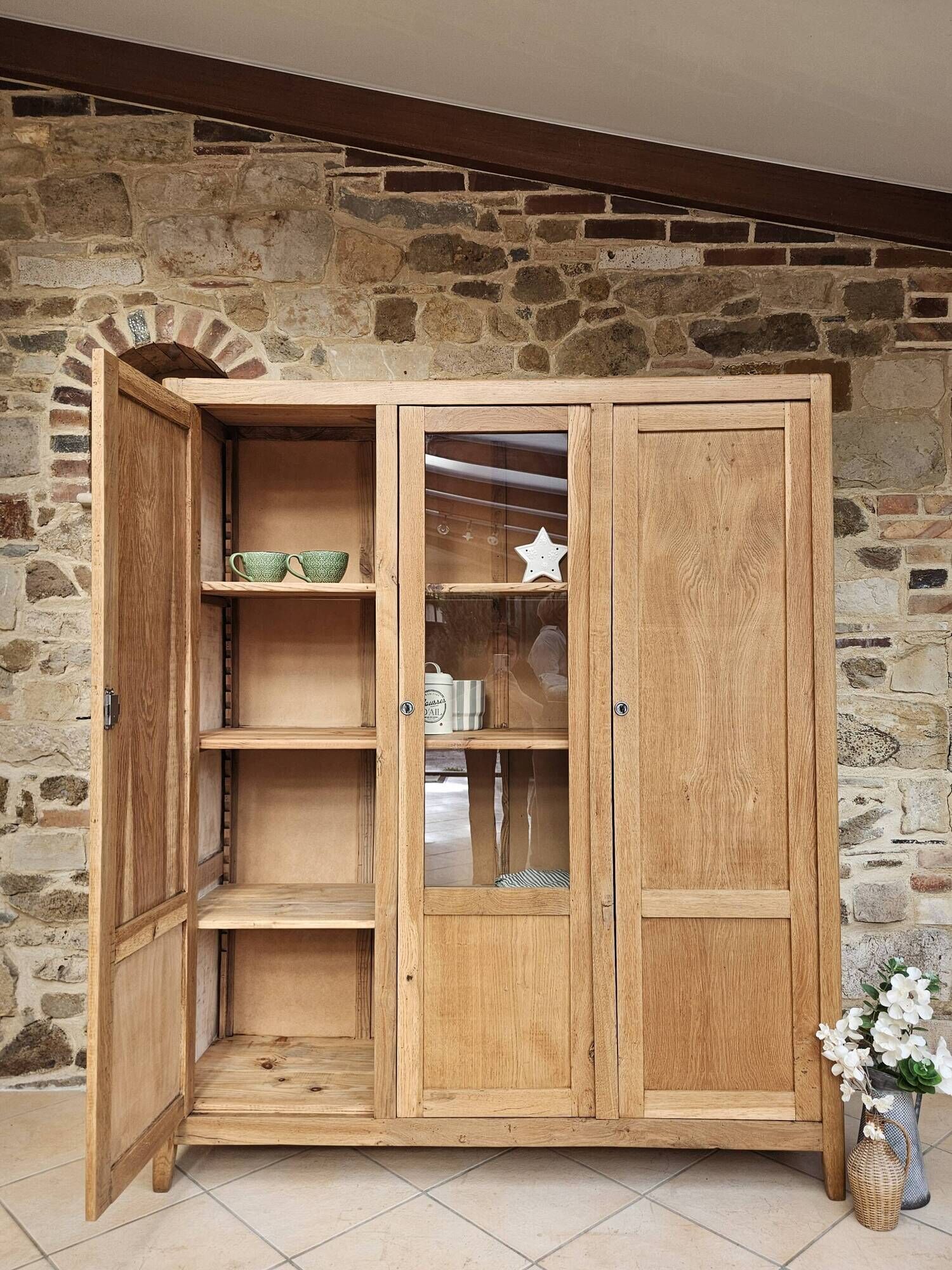 Parisian display cabinet