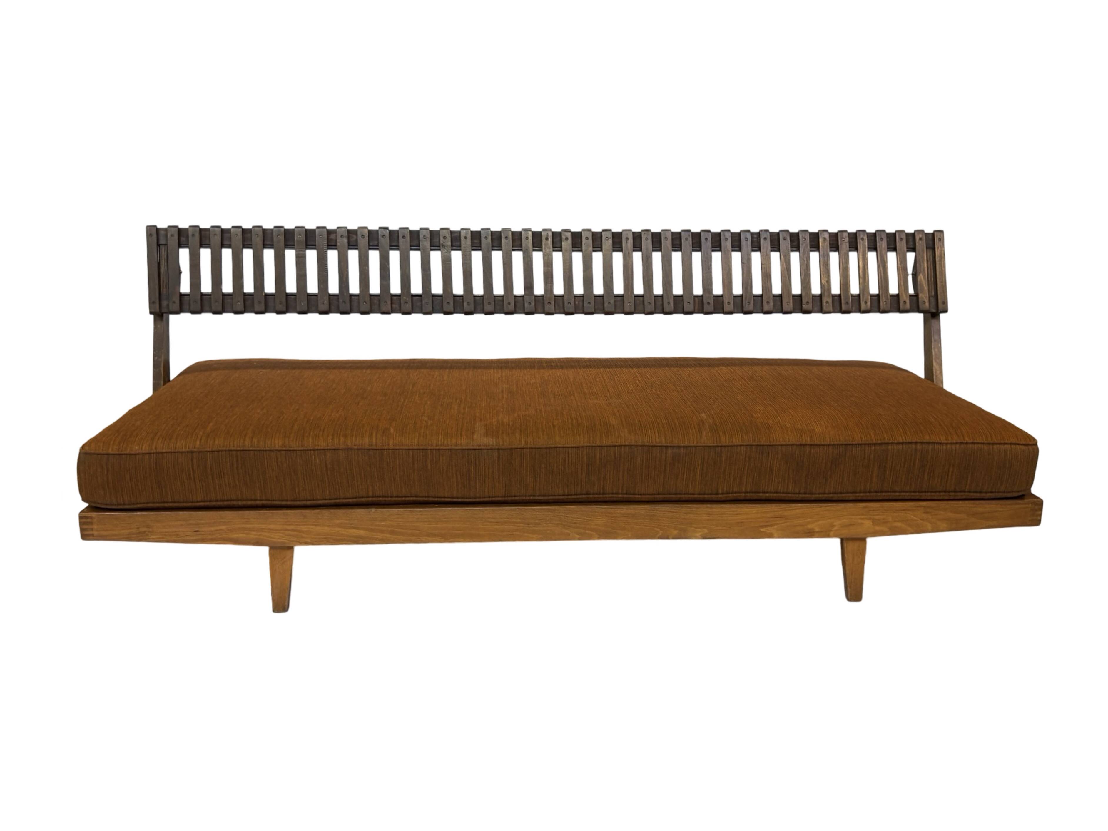 Mid-century daybed with removable backrest in oak 50's design