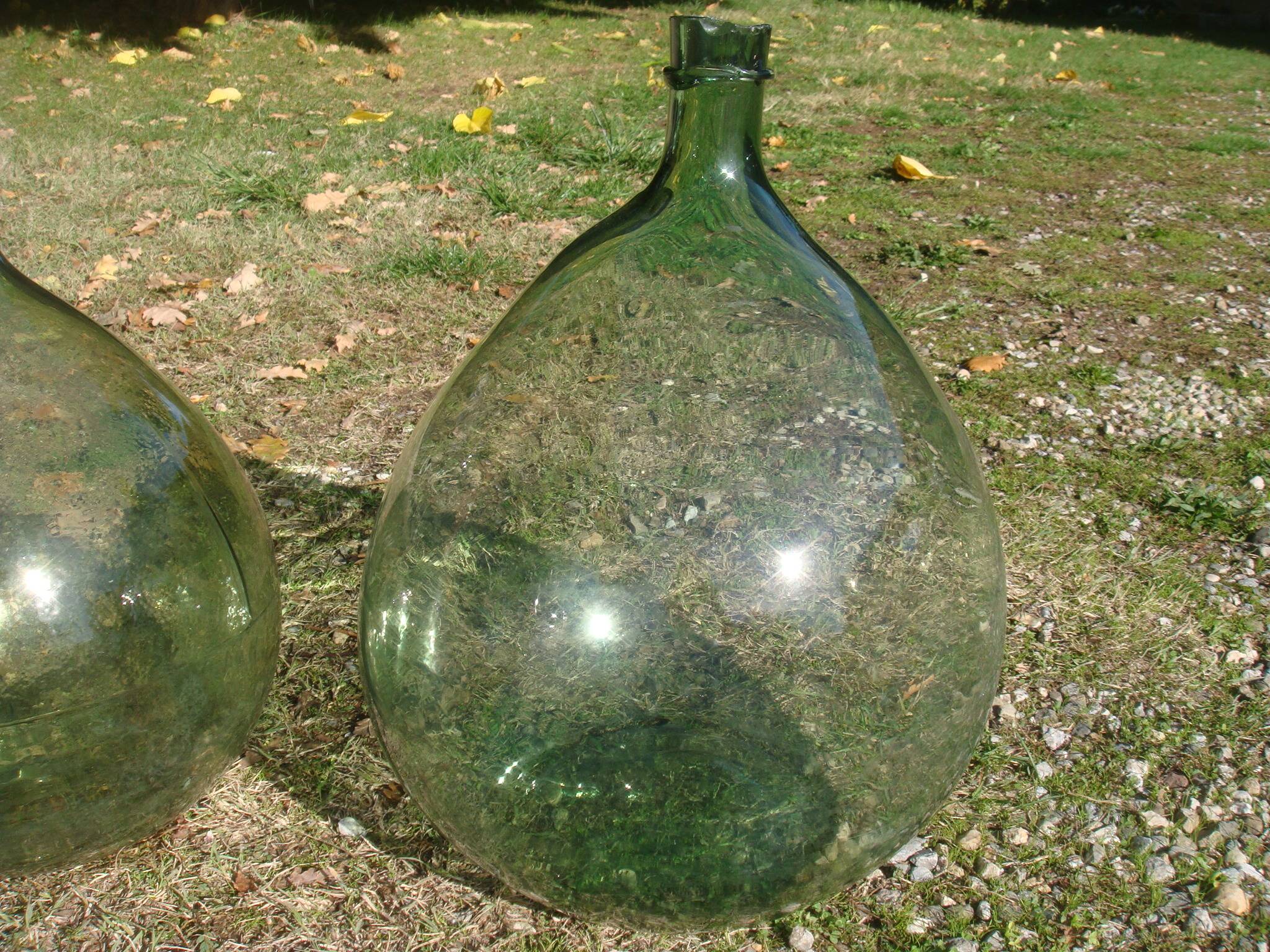 Great demijohn in blown glass