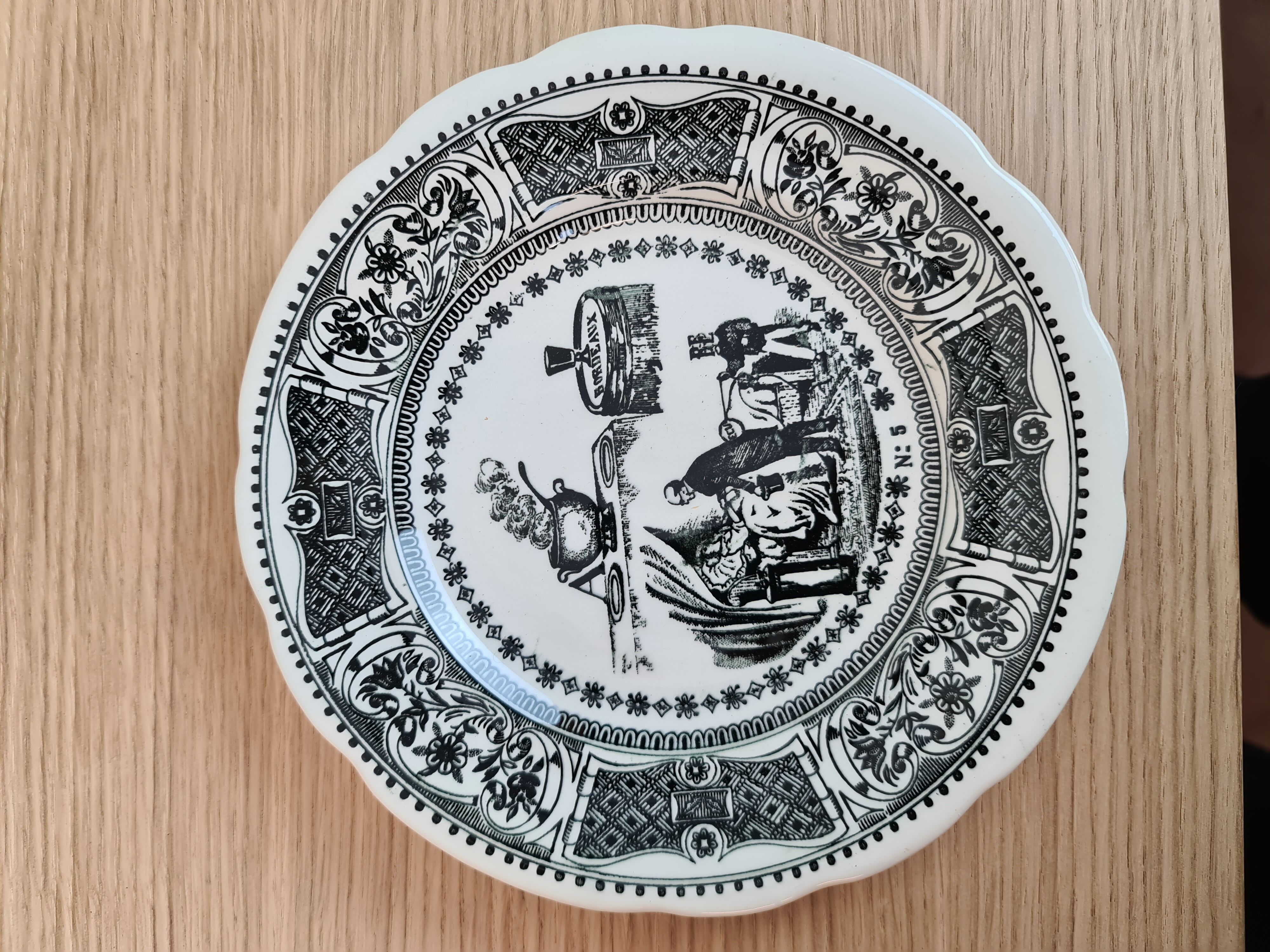 6 Gien "talking" plates