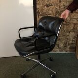 Designer Charles Pollock's Executive Chairs for Knoll