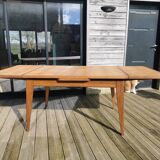 Rectangular extendable table