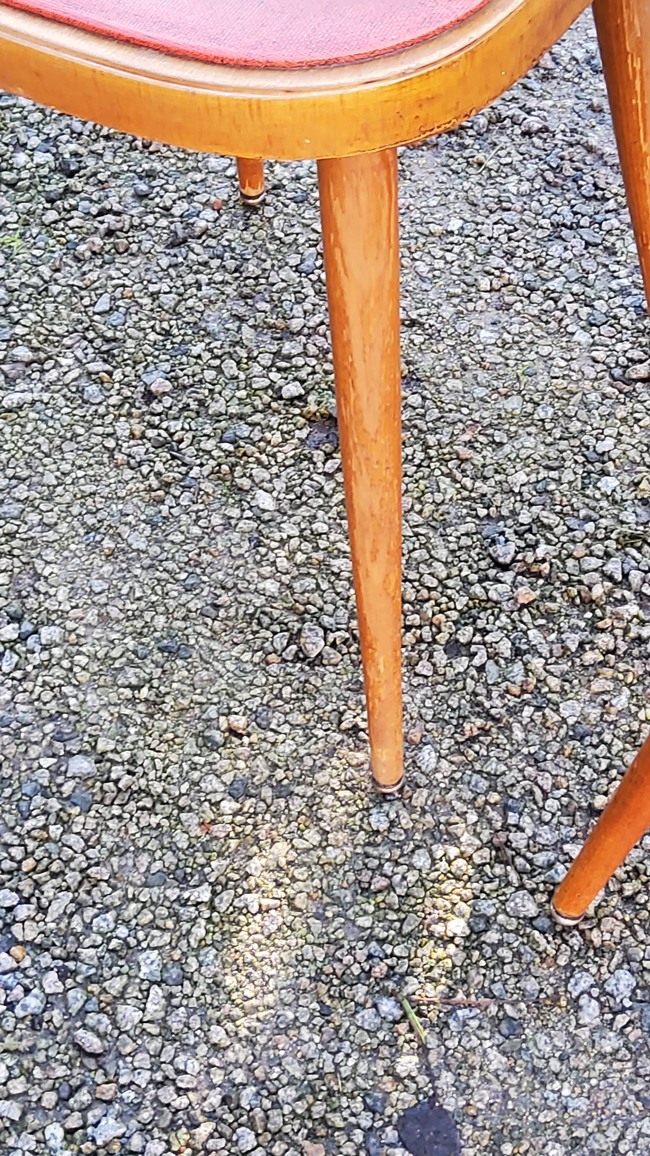 Set de 5 chaises vintage de bistrot en hêtre galette skaï rouge des années 50