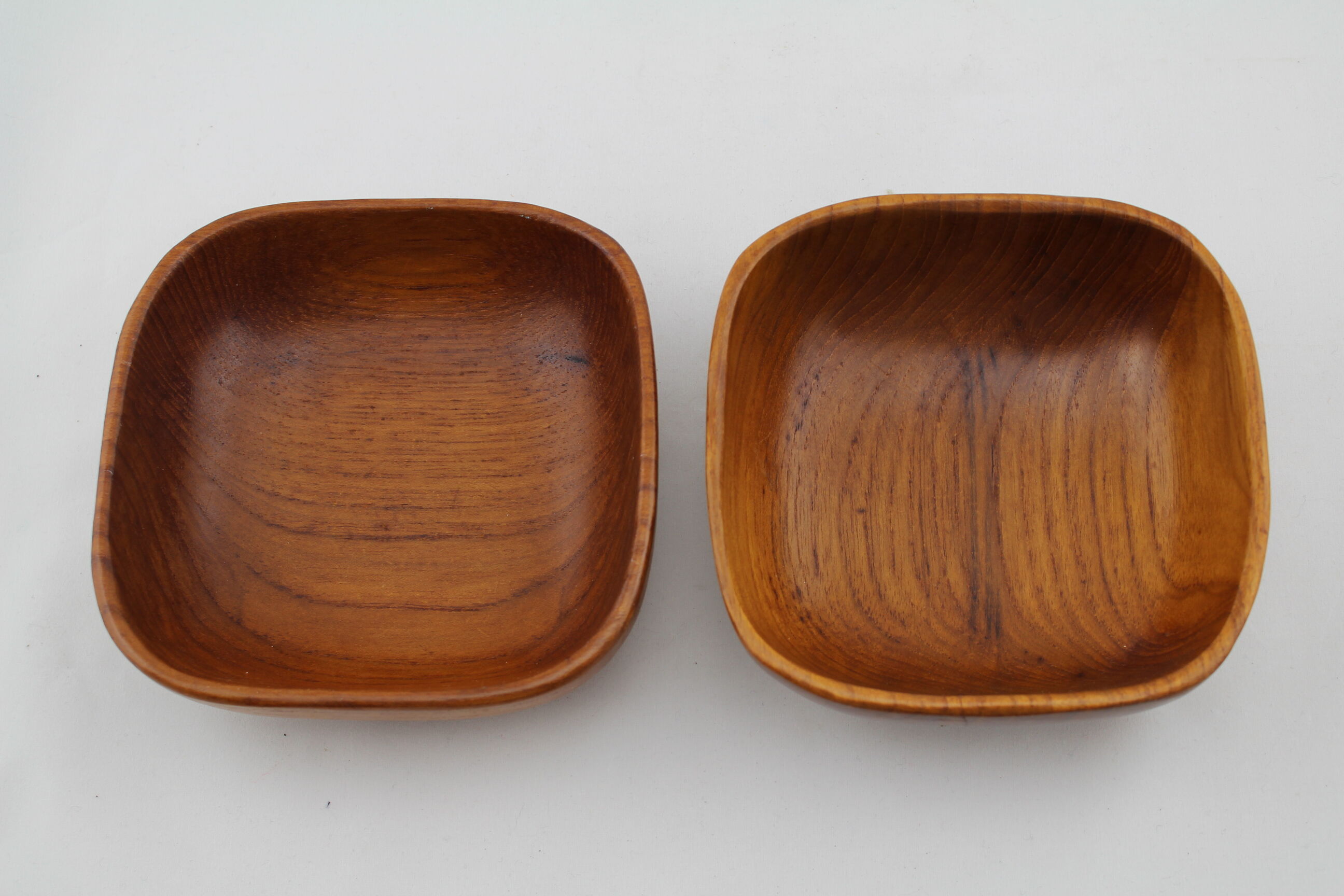 2 cups or empty pockets teak