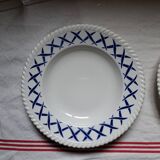 Suite de 8 assiettes creuses au pochoir