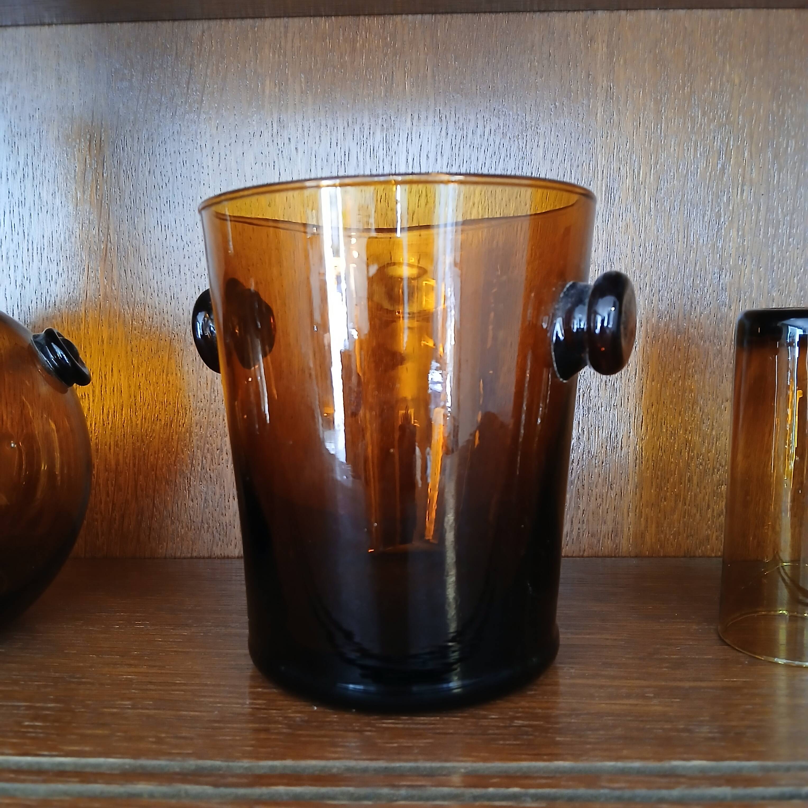 8 pieces in bubble glass