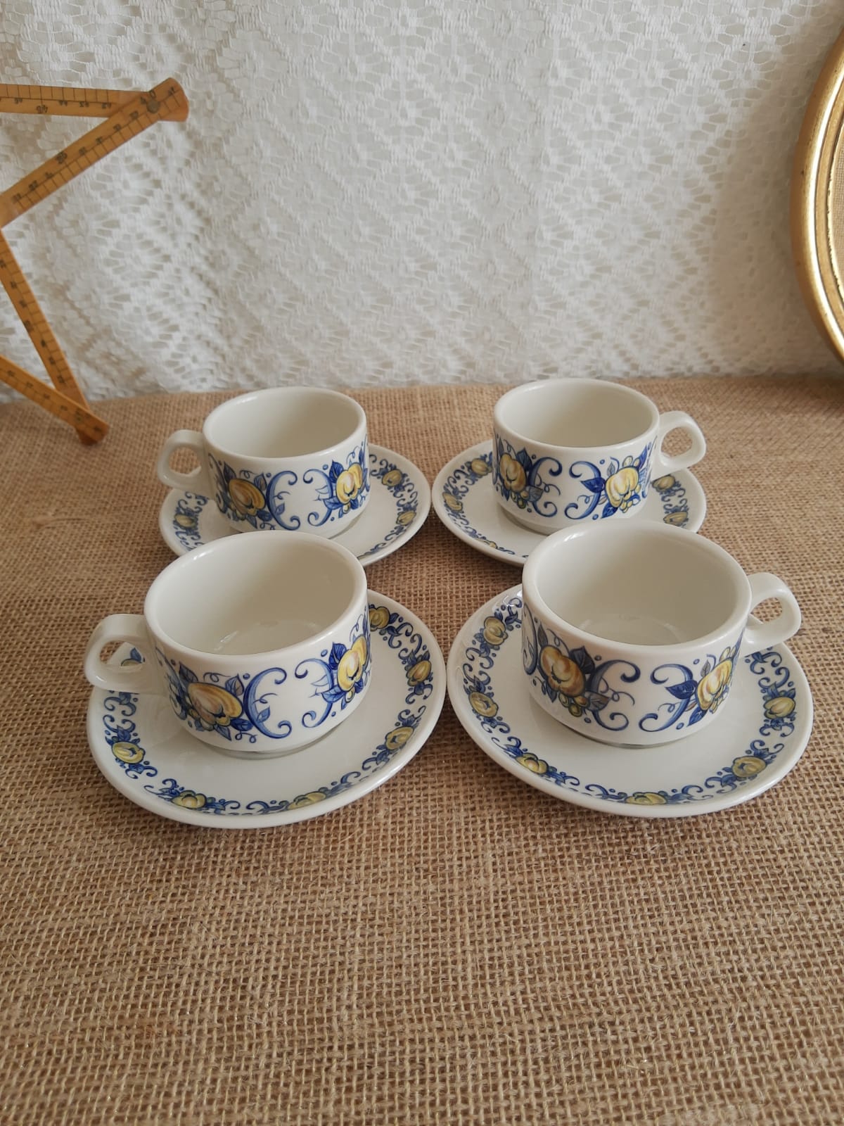 Set of 4 Villeroy & Boch cups and saucers - vintage