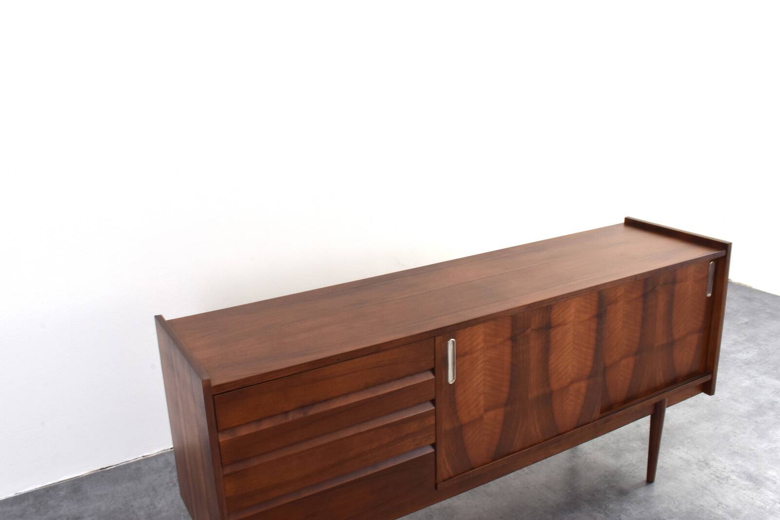 Mid-Century Polish Walnut Sideboard from Bytomskie Fabryki Mebli, 1960s.