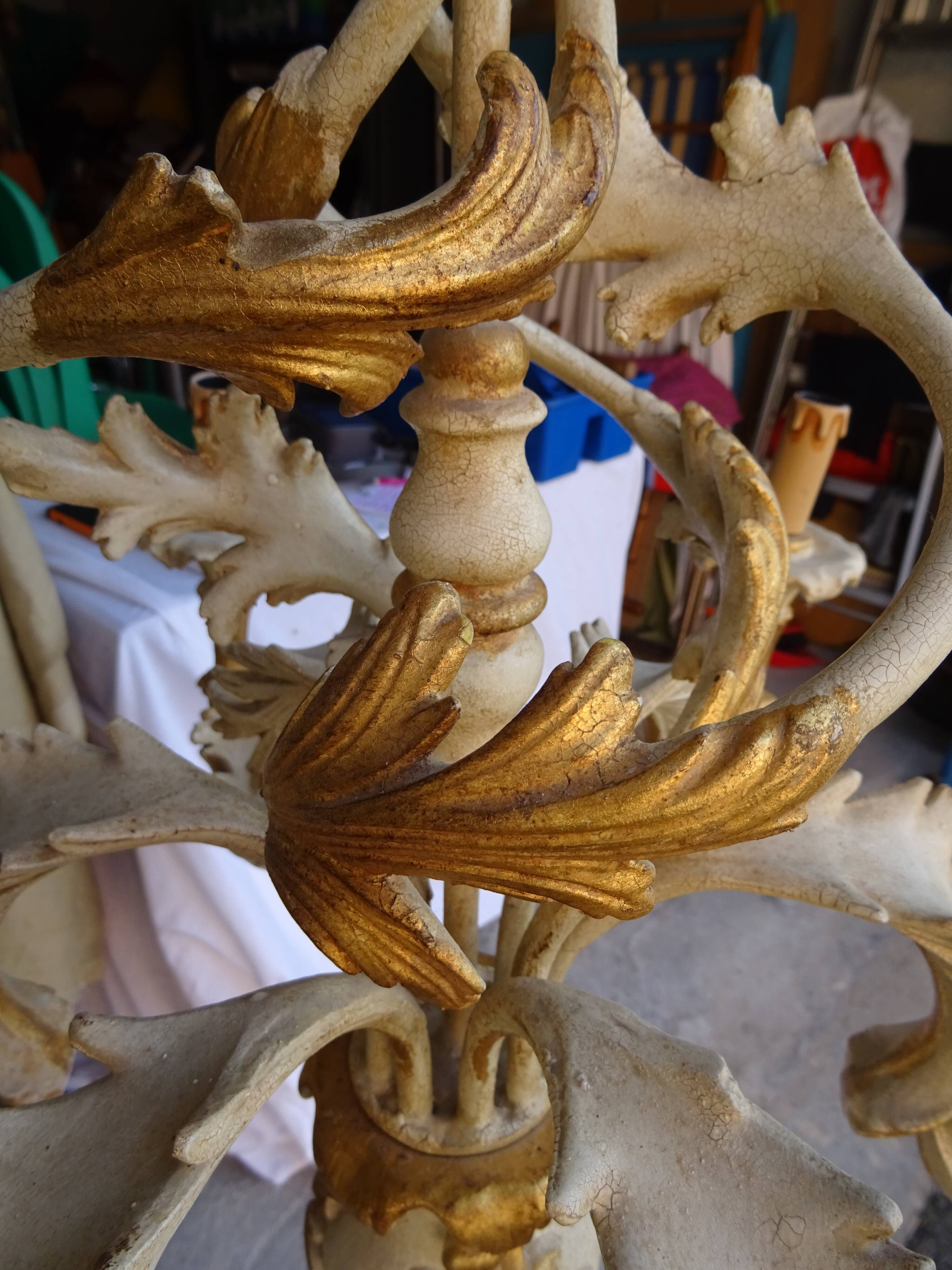 Lustre baroque Italien en bois et stuc doré 109 cm