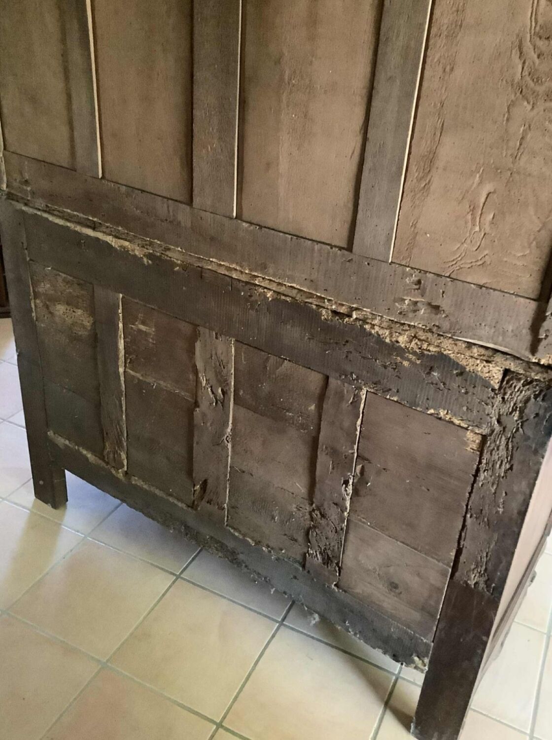 Imposant buffet, vitrine deux corps en noyer