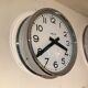 Horloge pendule Brillie chromée 32 cm fonctionne industrielle usine gare atelier sncf