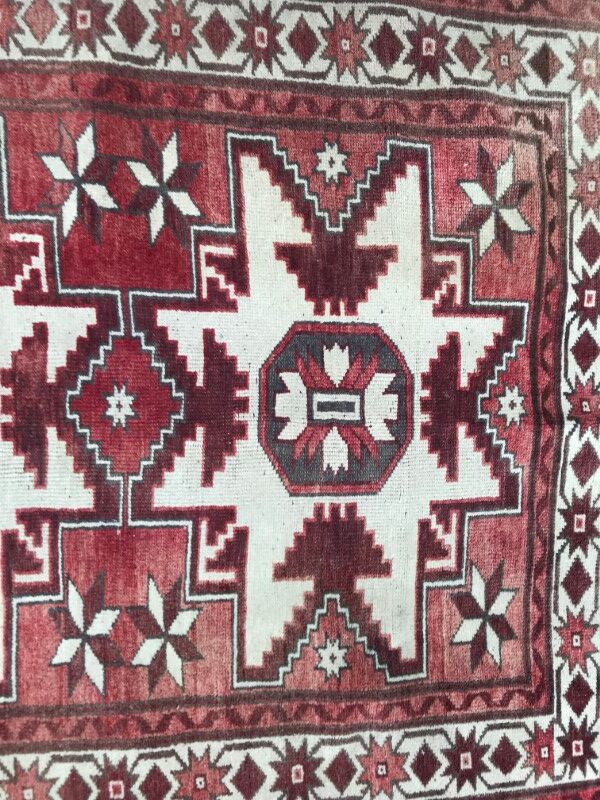 Vintage carpet Turkish konya done hand 108 X 180 CM