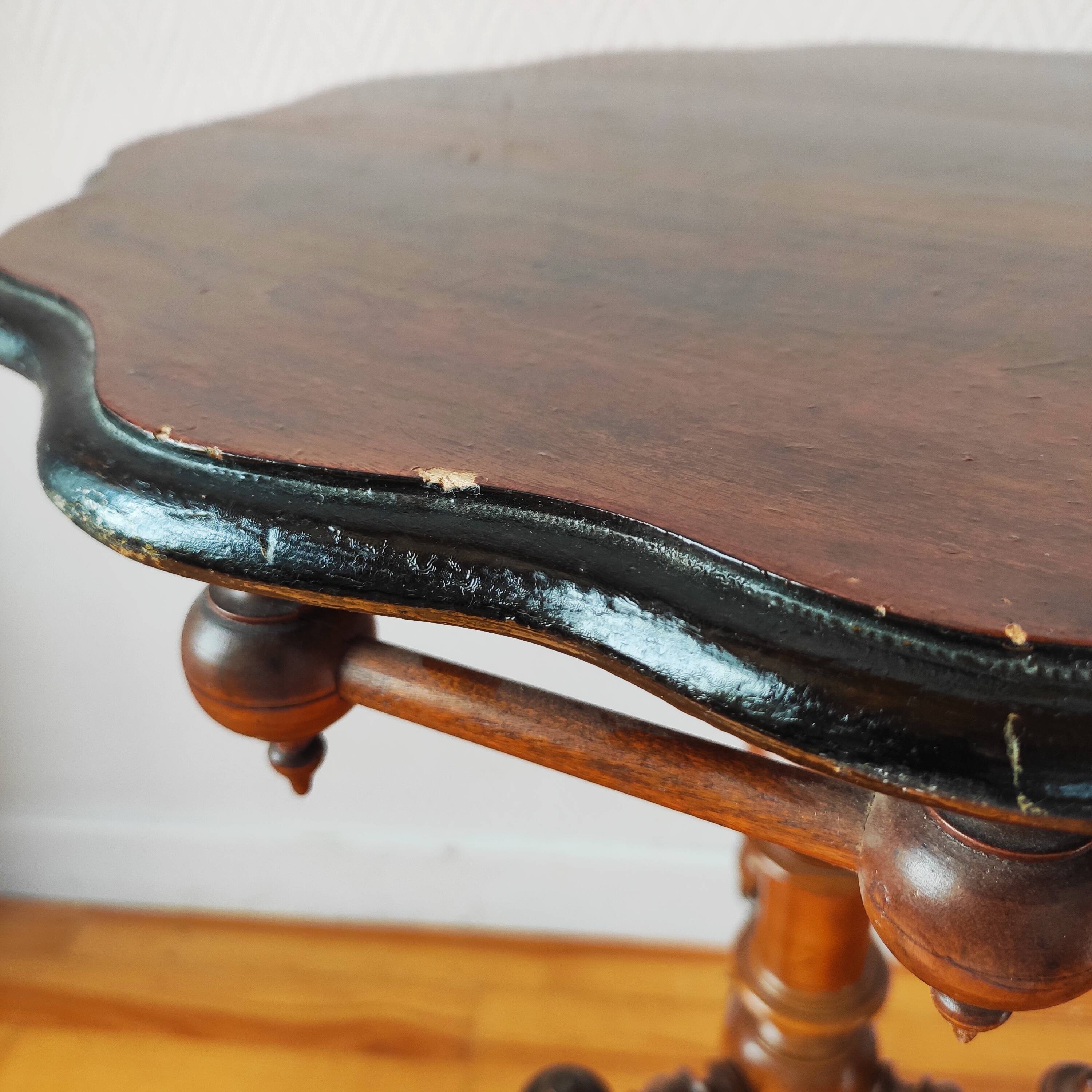 Napoleon III style turned wood gueridon