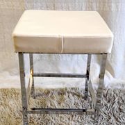Tabouret design en métal chromé et similicuir blanc - mid. XXème