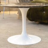 Eero Saarinen & Knoll, 2 "tulip" side tables in "EMPERADOR" marble, 20th century